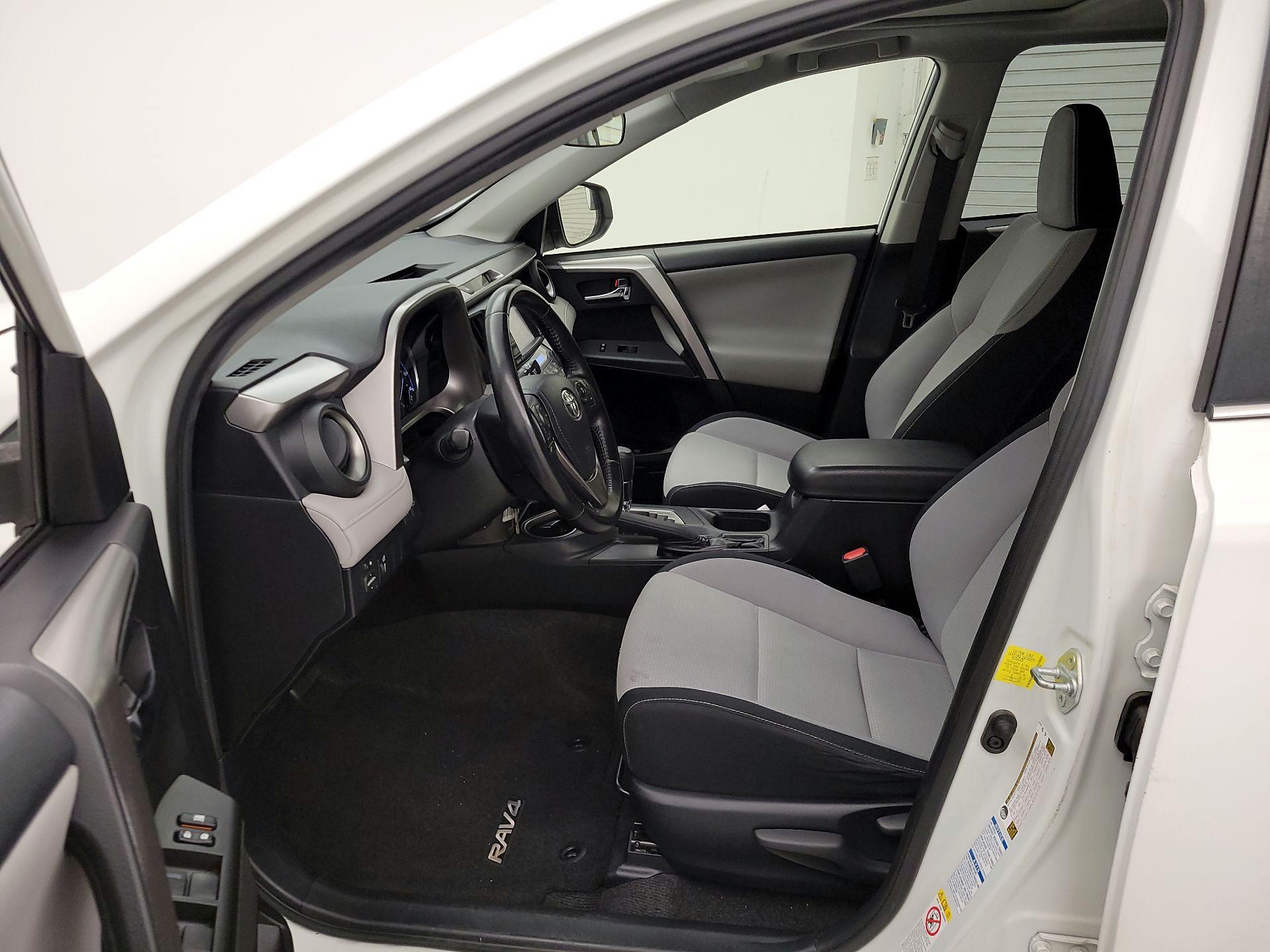 Thumbnail: 2016 Toyota RAV4 - 11