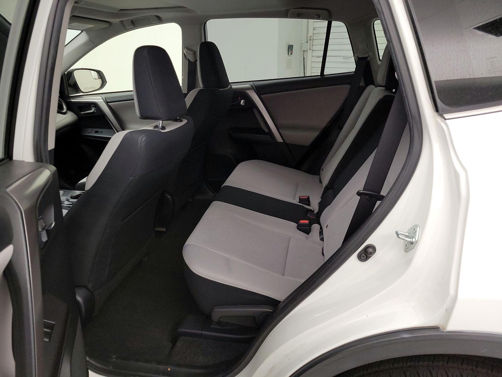 Thumbnail: 2016 Toyota RAV4 - 17