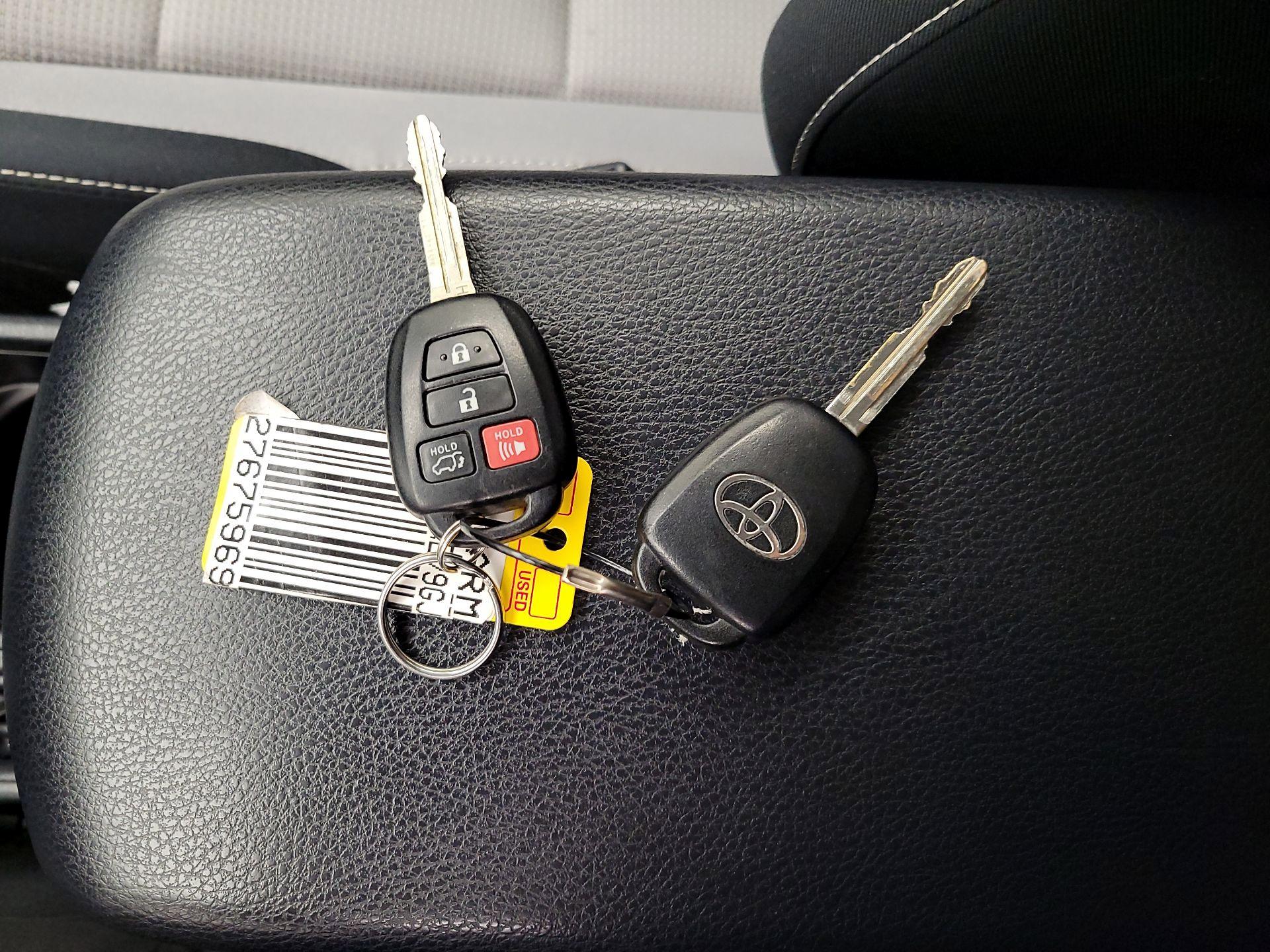 Thumbnail: 2016 Toyota RAV4 - 20