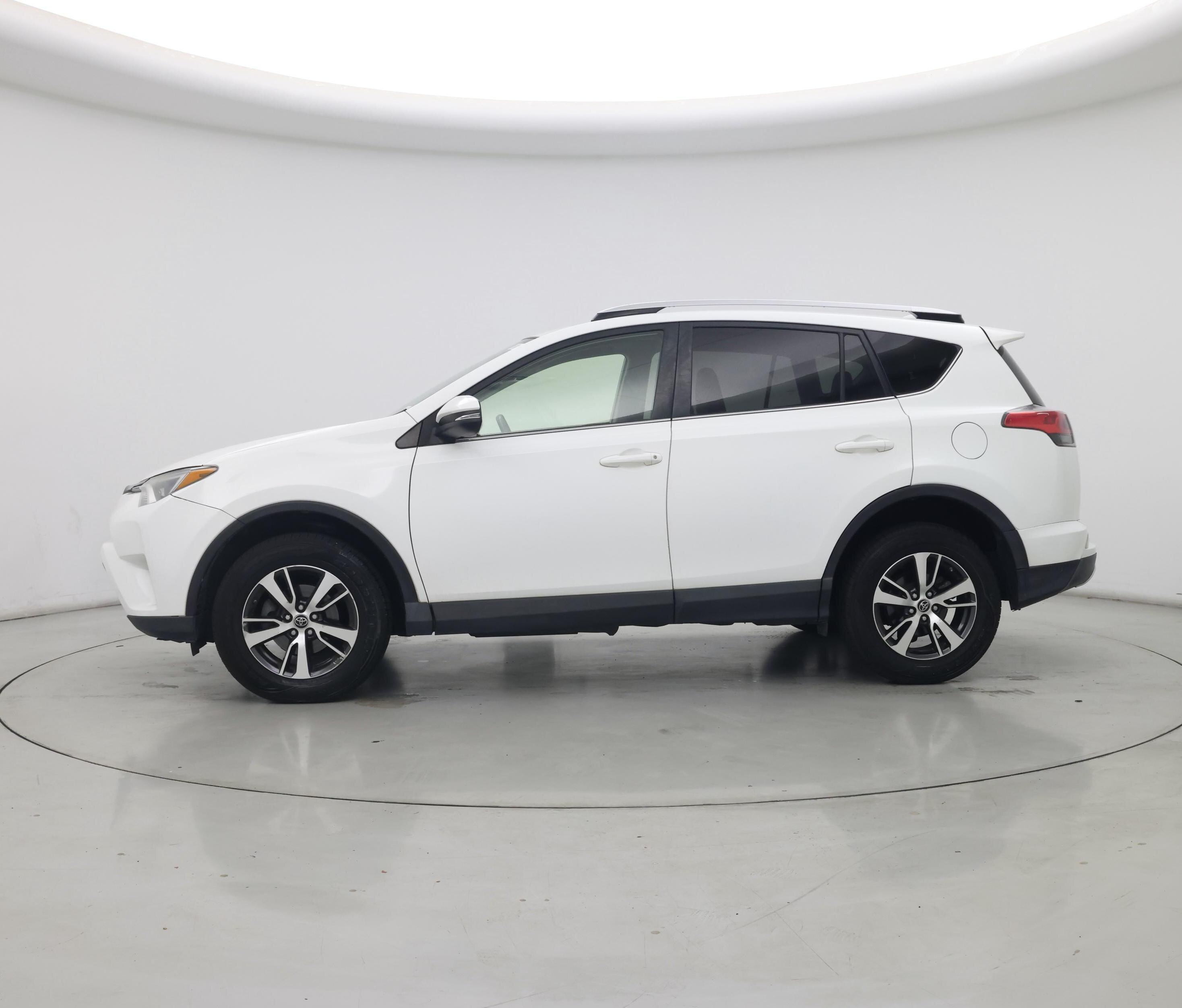 Thumbnail: 2016 Toyota RAV4 - 3