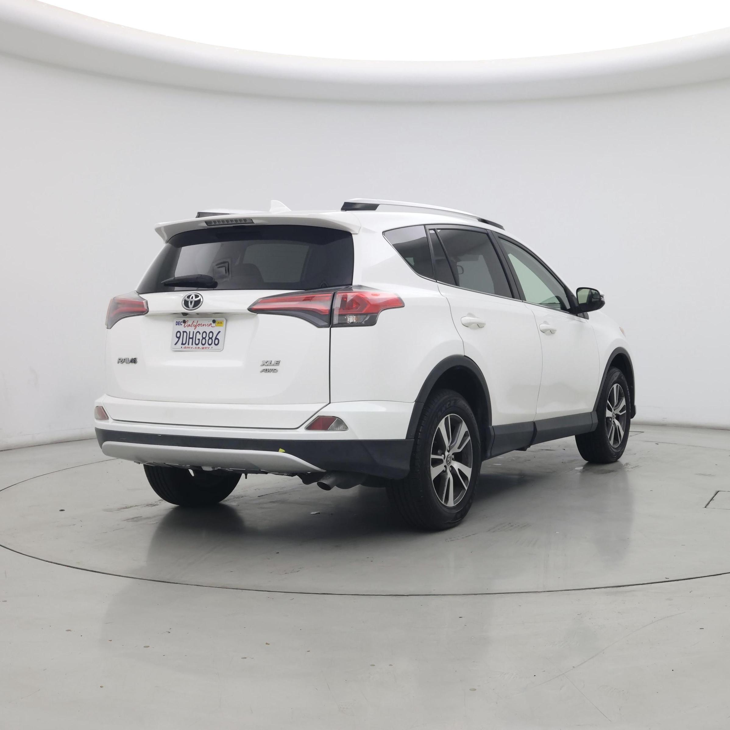Thumbnail: 2016 Toyota RAV4 - 8