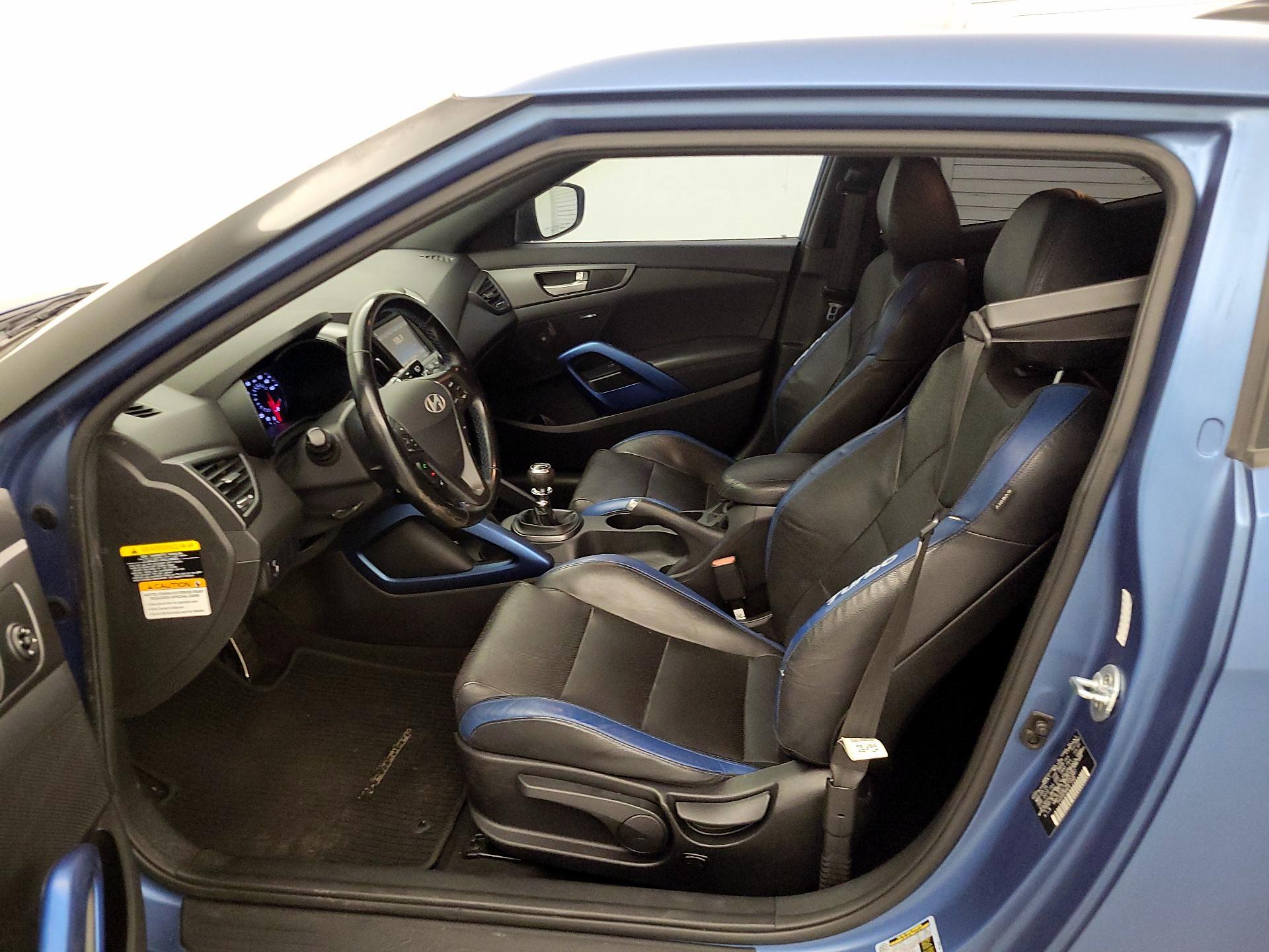 Thumbnail: 2016 Hyundai Veloster - 11