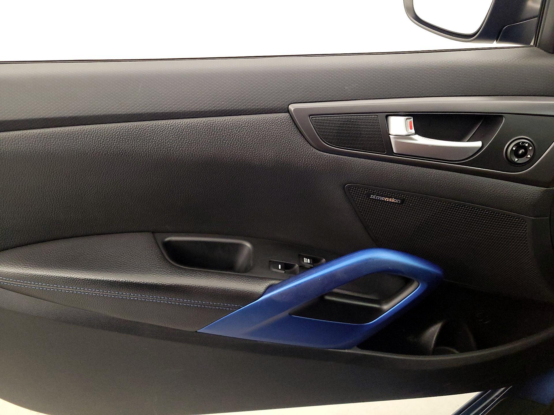 Thumbnail: 2016 Hyundai Veloster - 12