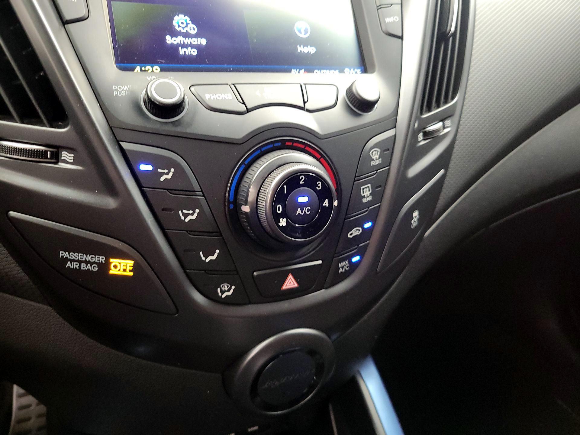 Thumbnail: 2016 Hyundai Veloster - 15