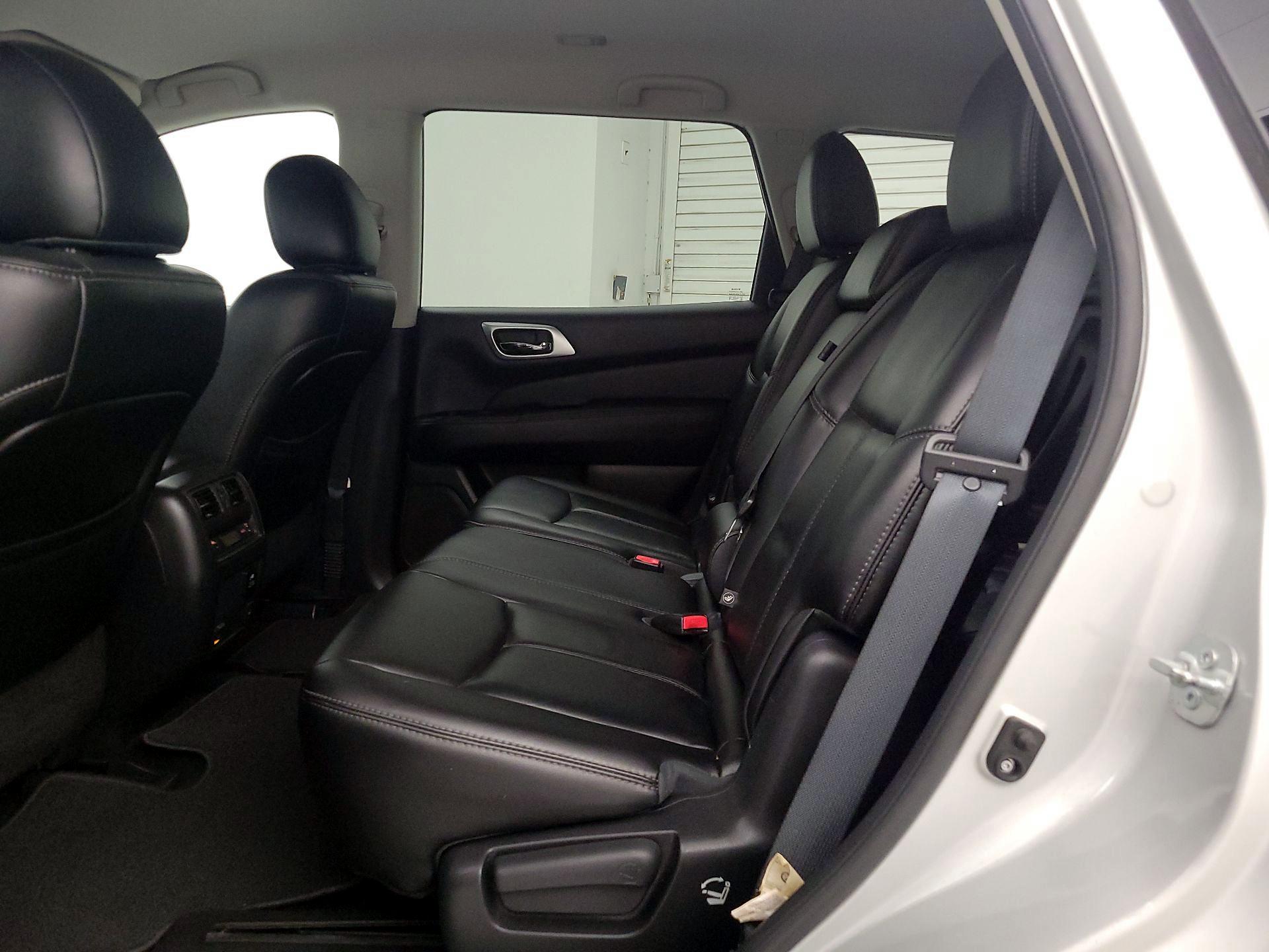 Thumbnail: 2016 Nissan Pathfinder - 19