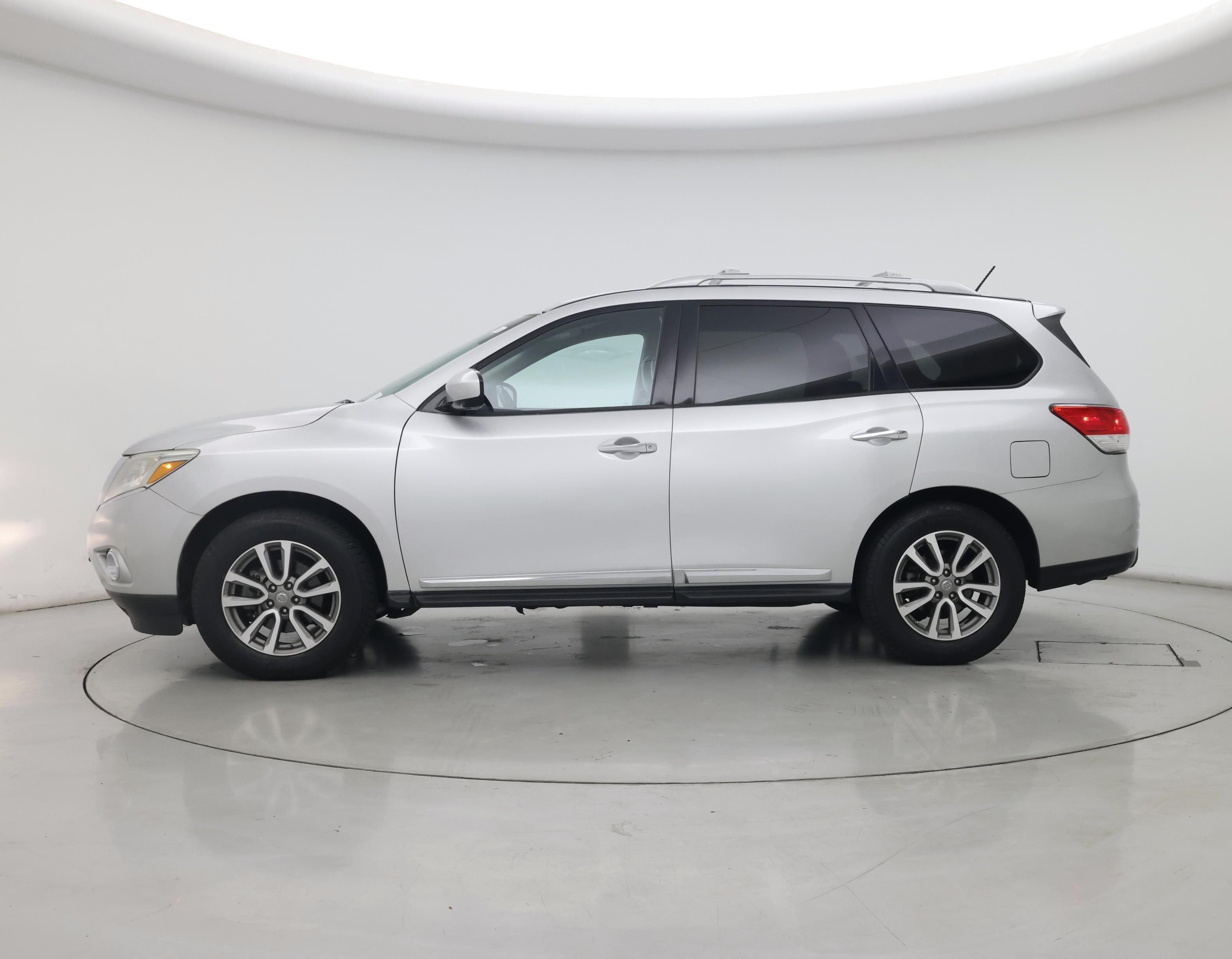Thumbnail: 2016 Nissan Pathfinder - 3