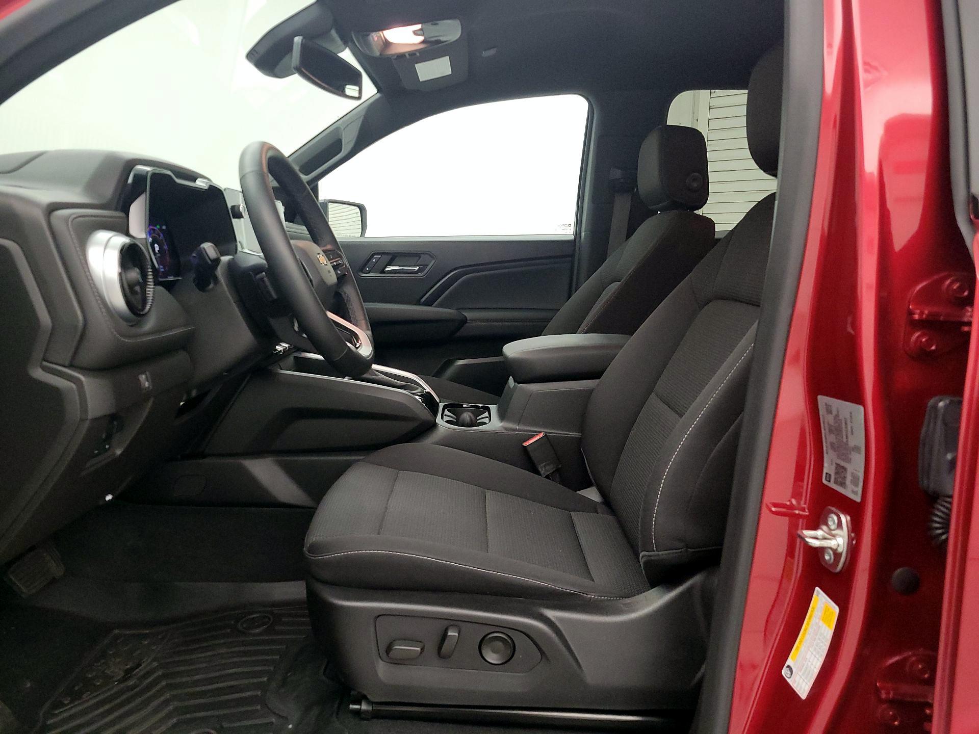 Thumbnail: 2024 Chevrolet Colorado - 11