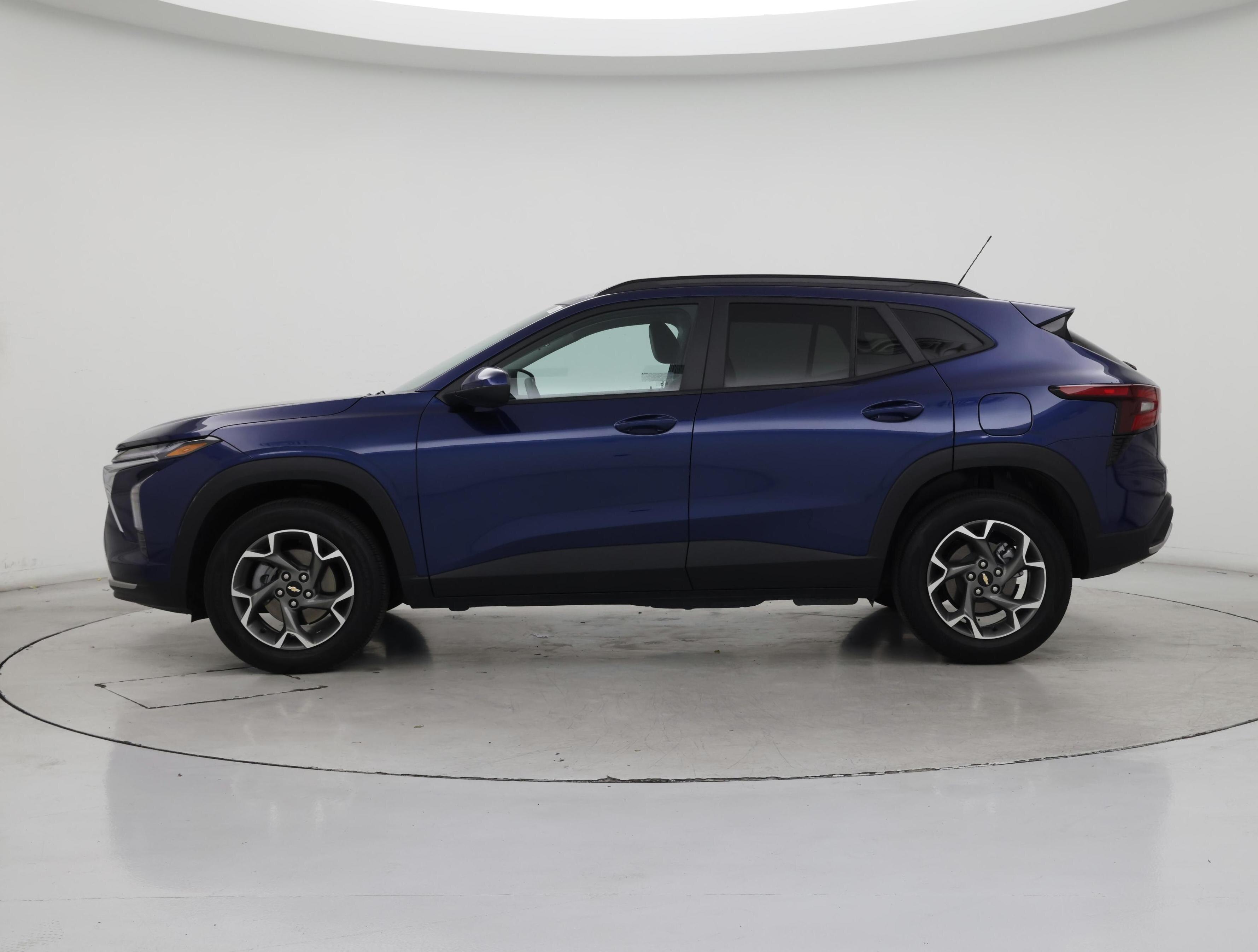 Thumbnail: 2024 Chevrolet Trax - 3