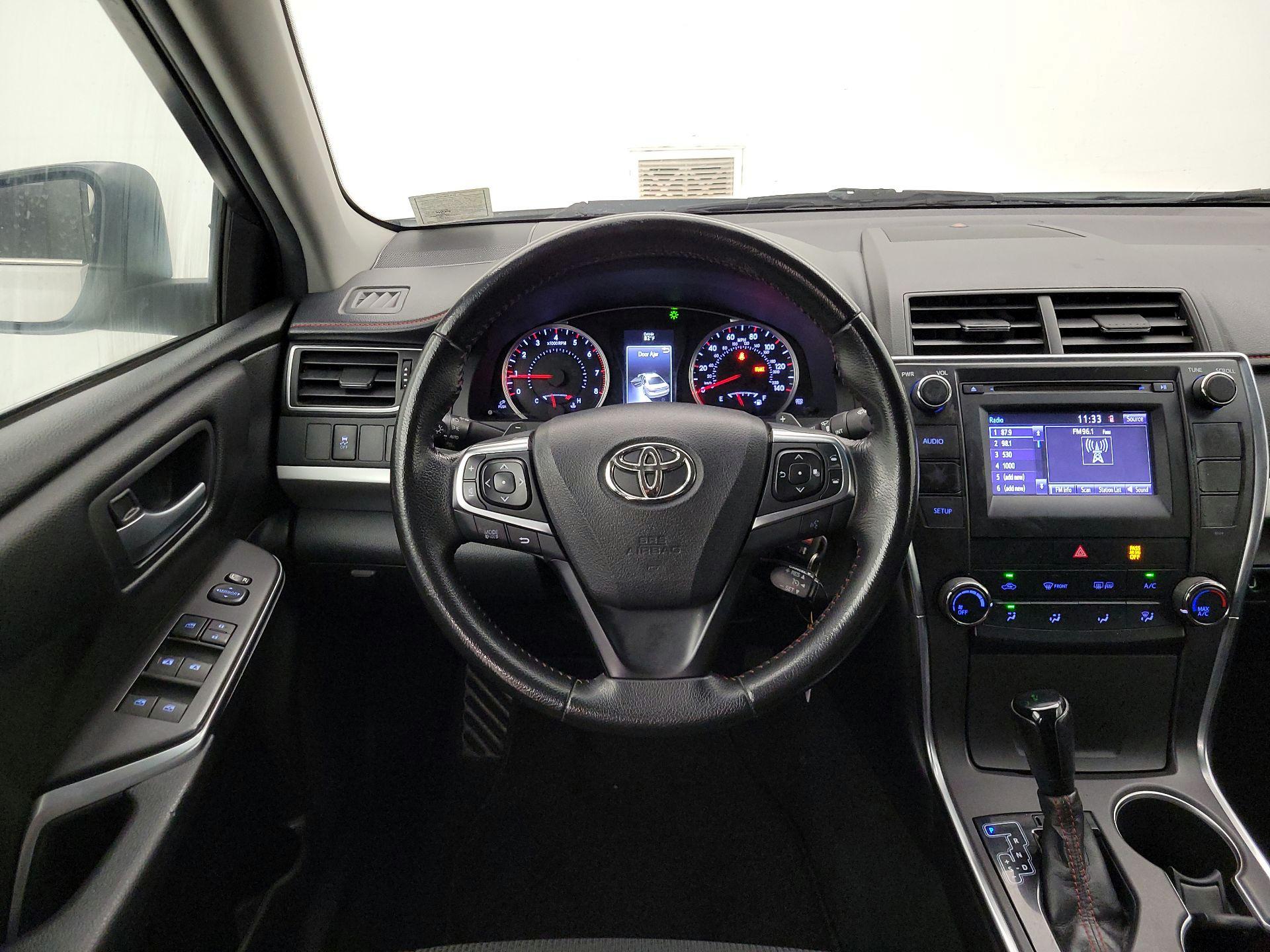 Thumbnail: 2016 Toyota Camry - 10