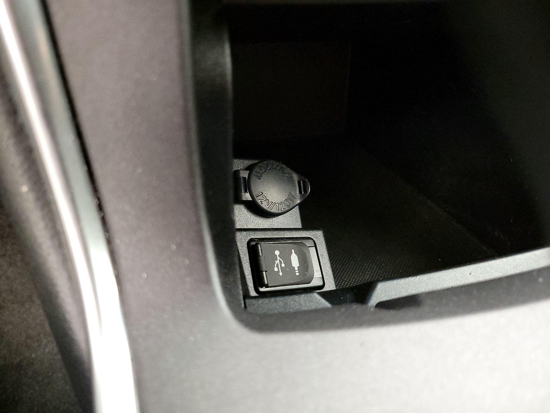 Thumbnail: 2016 Toyota Camry - 18