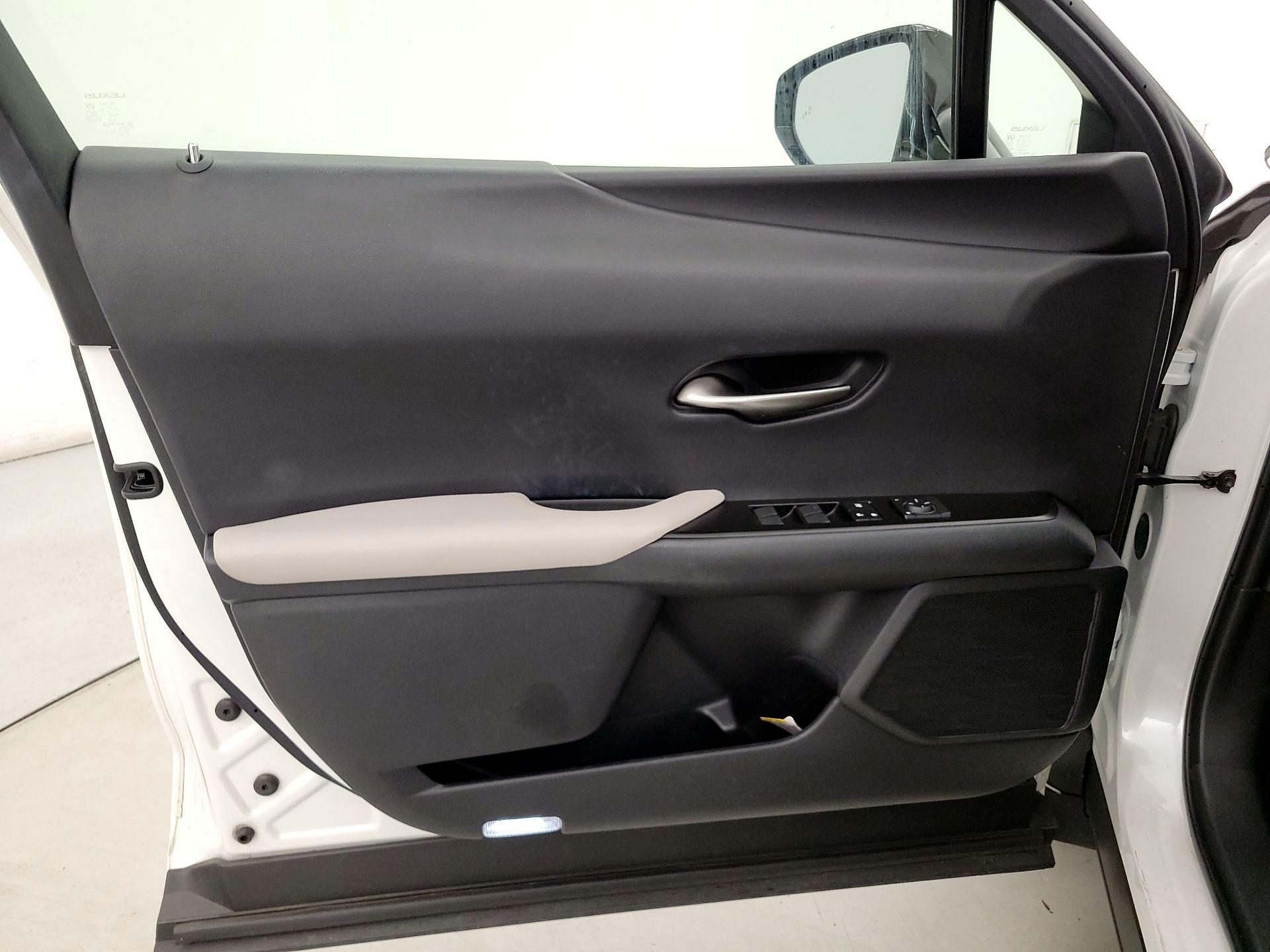 Thumbnail: 2019 Lexus UX - 12