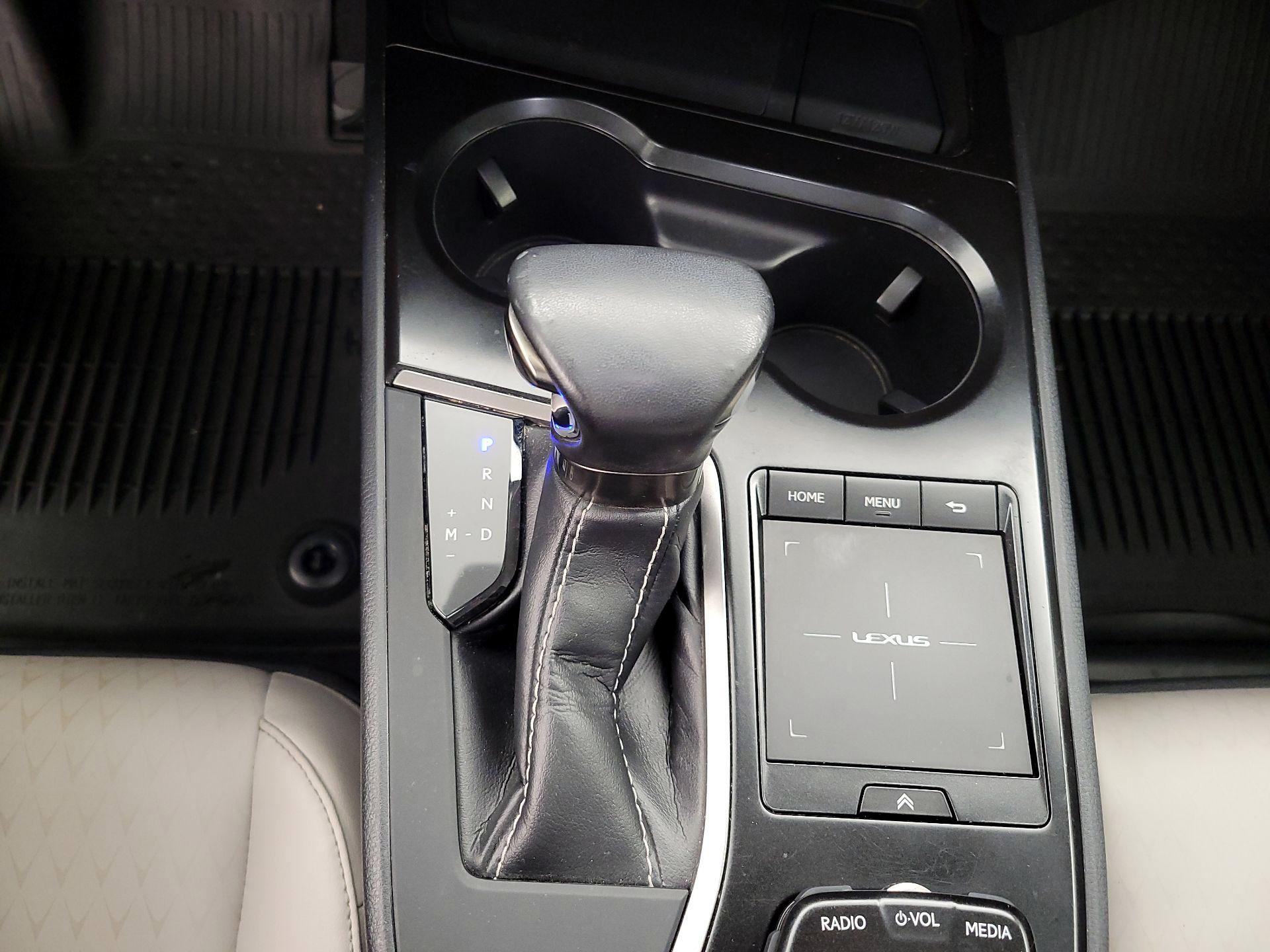 Thumbnail: 2019 Lexus UX - 17