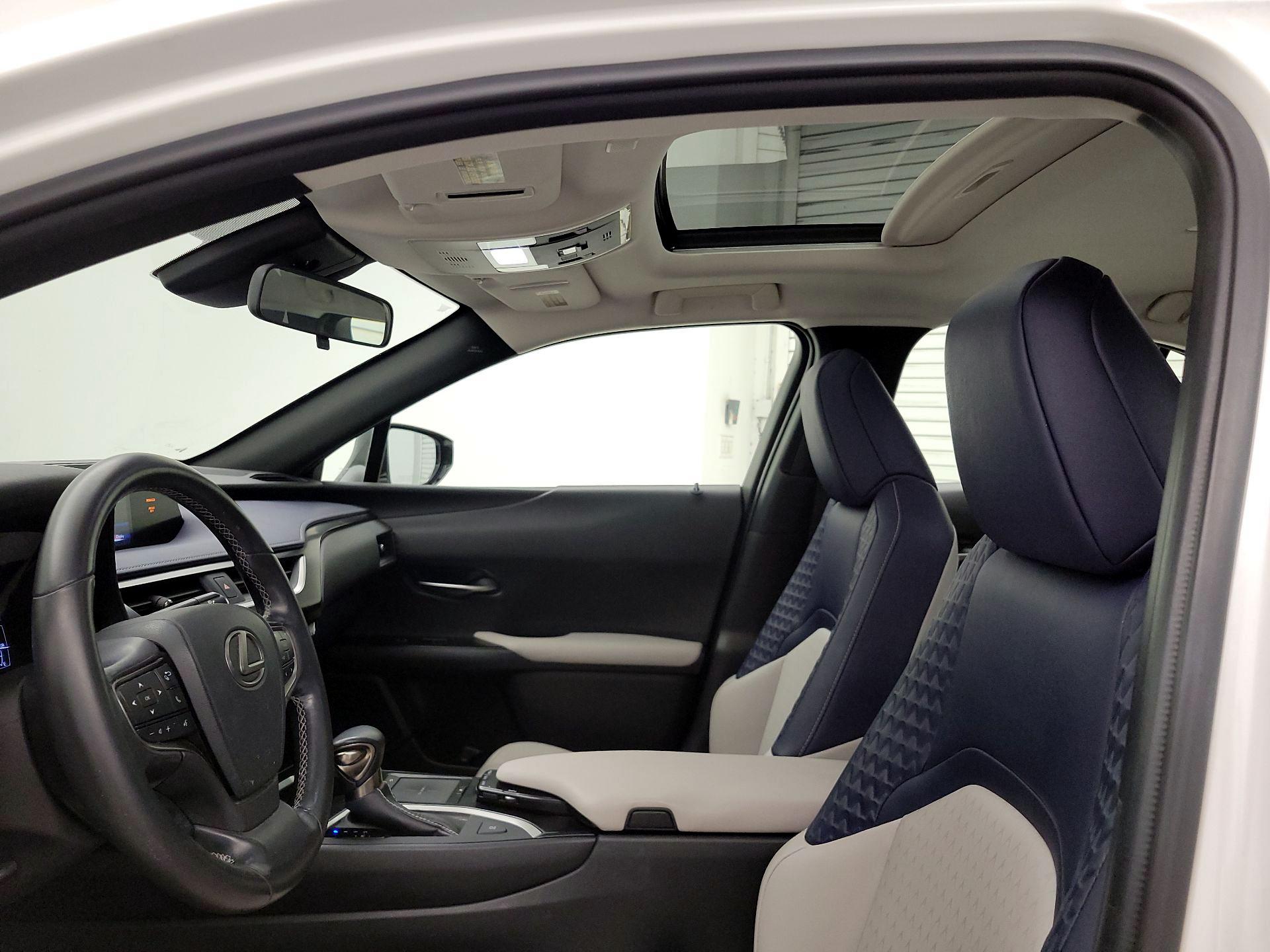 Thumbnail: 2019 Lexus UX - 19