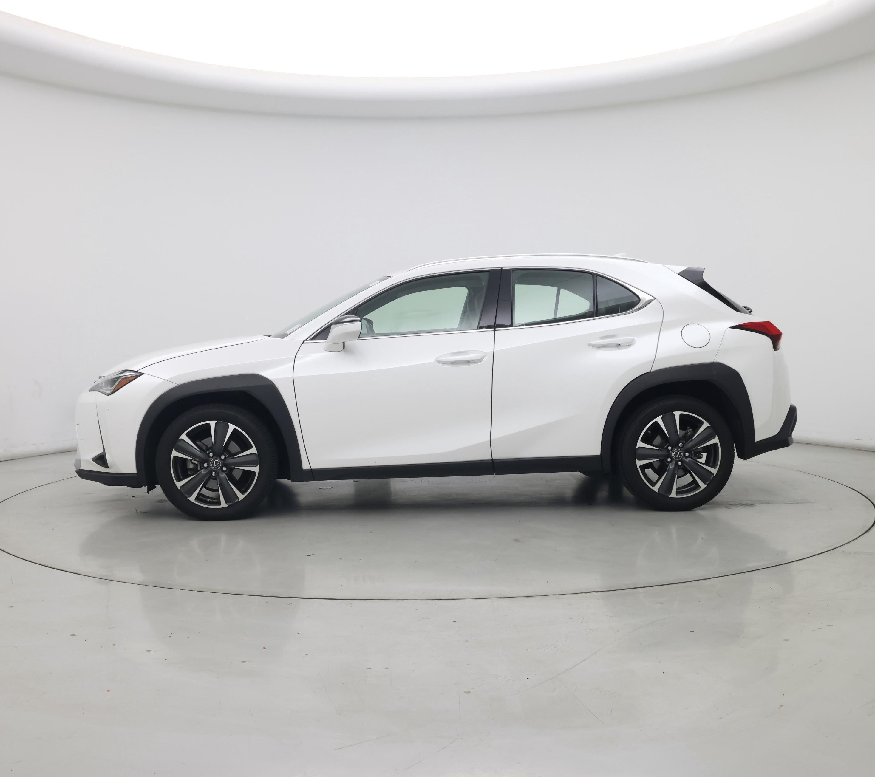 Thumbnail: 2019 Lexus UX - 3