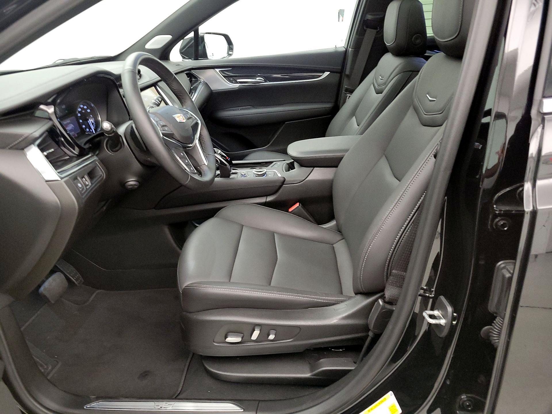 Thumbnail: 2022 Cadillac XT5 - 11