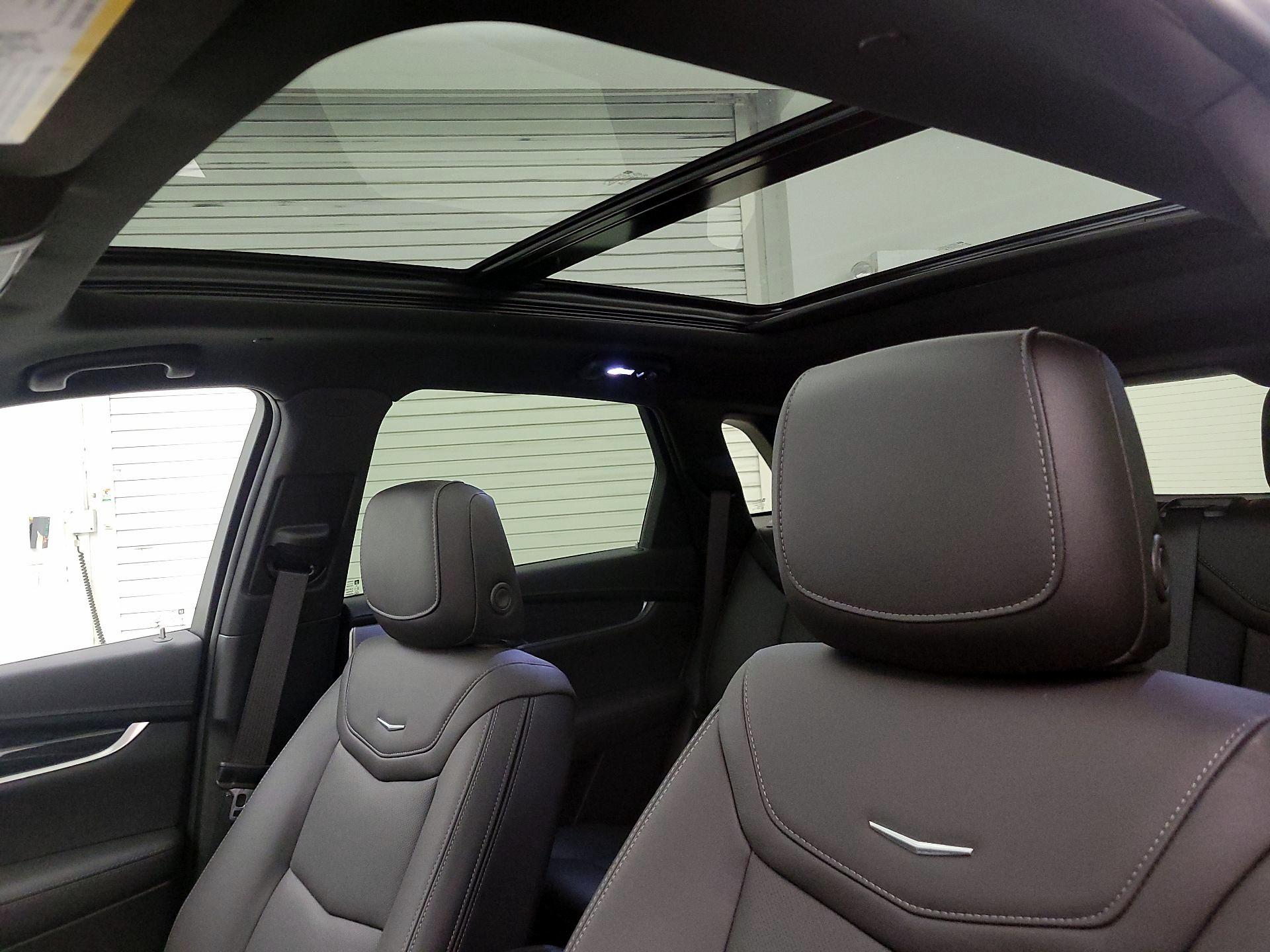 Thumbnail: 2022 Cadillac XT5 - 19