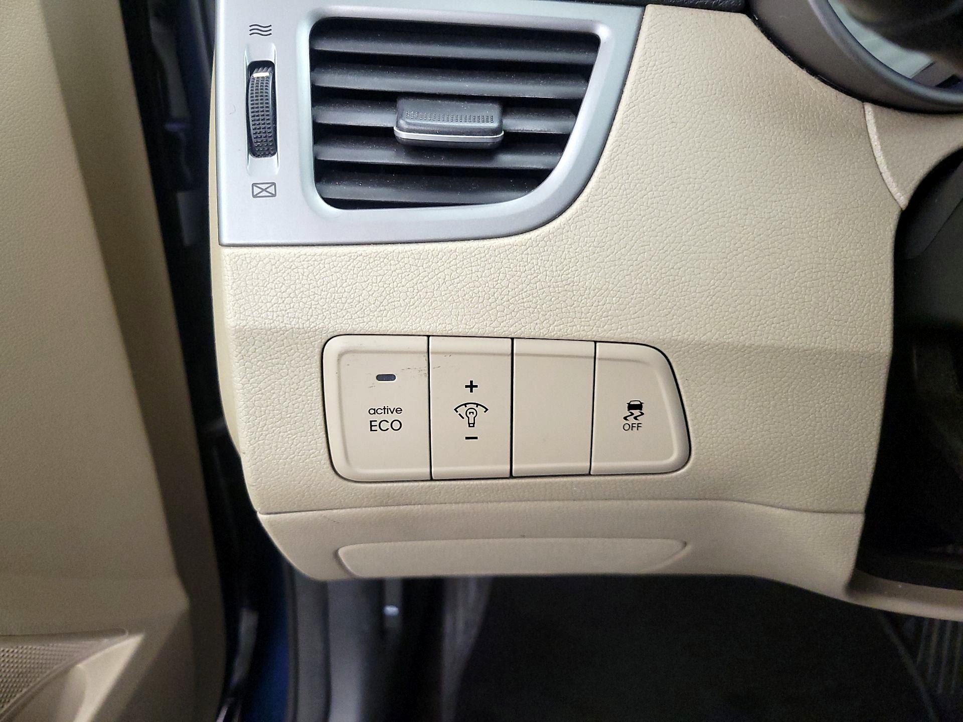 Thumbnail: 2015 Hyundai Elantra - 13