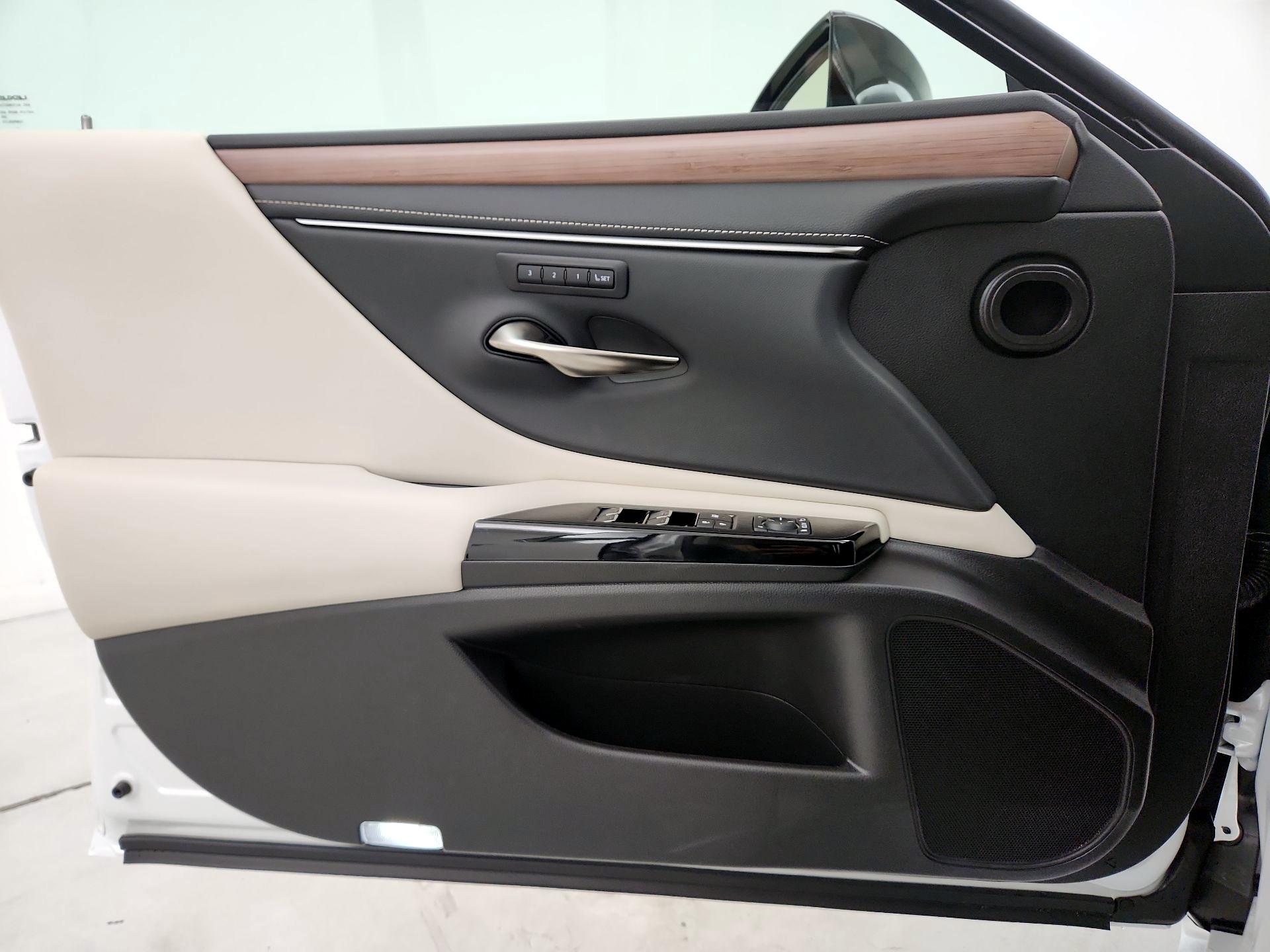 Thumbnail: 2025 Lexus ES - 12
