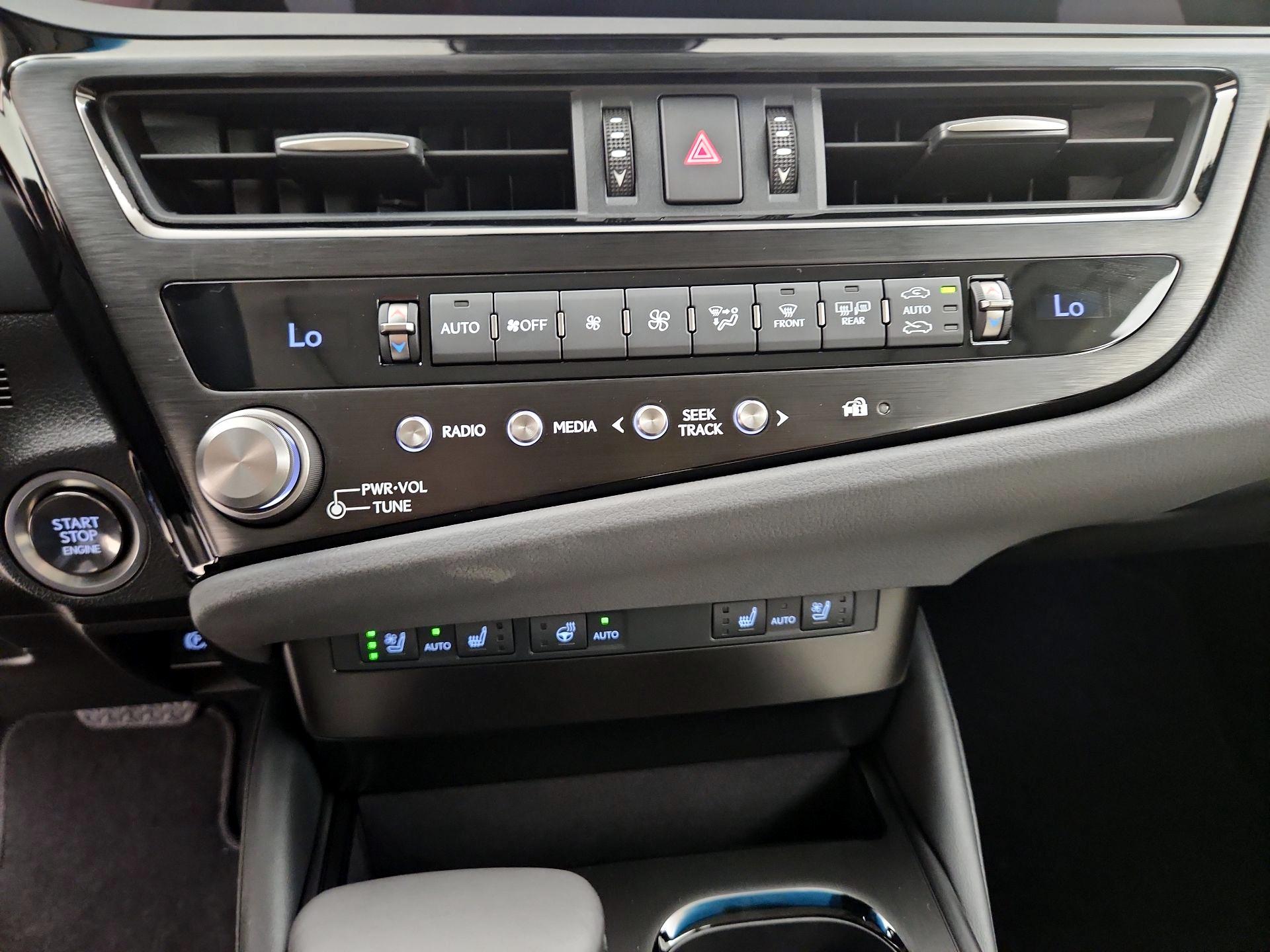 Thumbnail: 2025 Lexus ES - 16