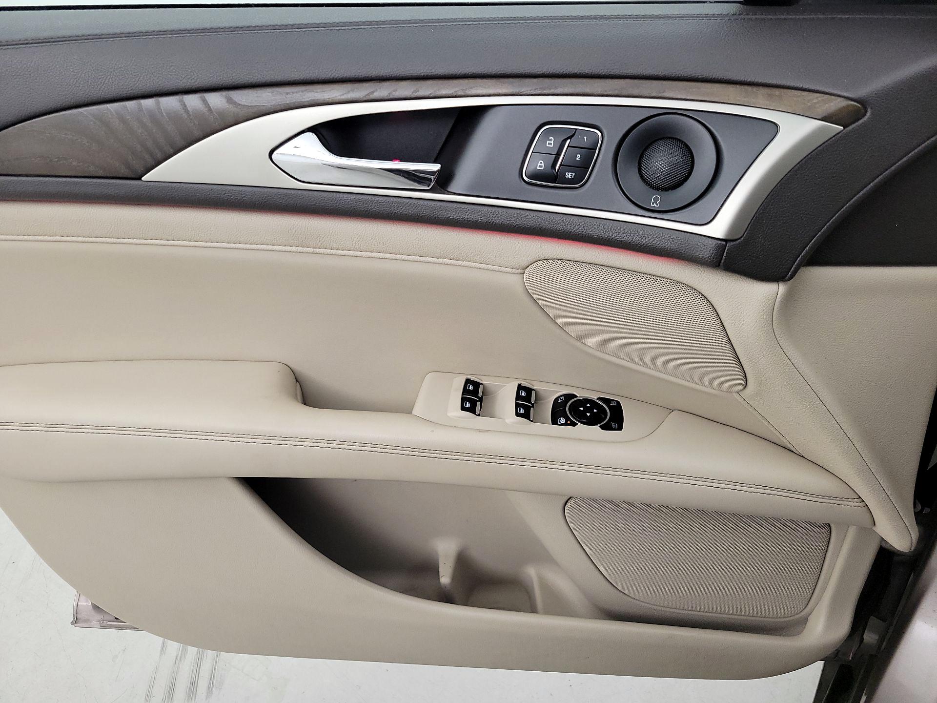 Thumbnail: 2018 Lincoln MKZ - 12