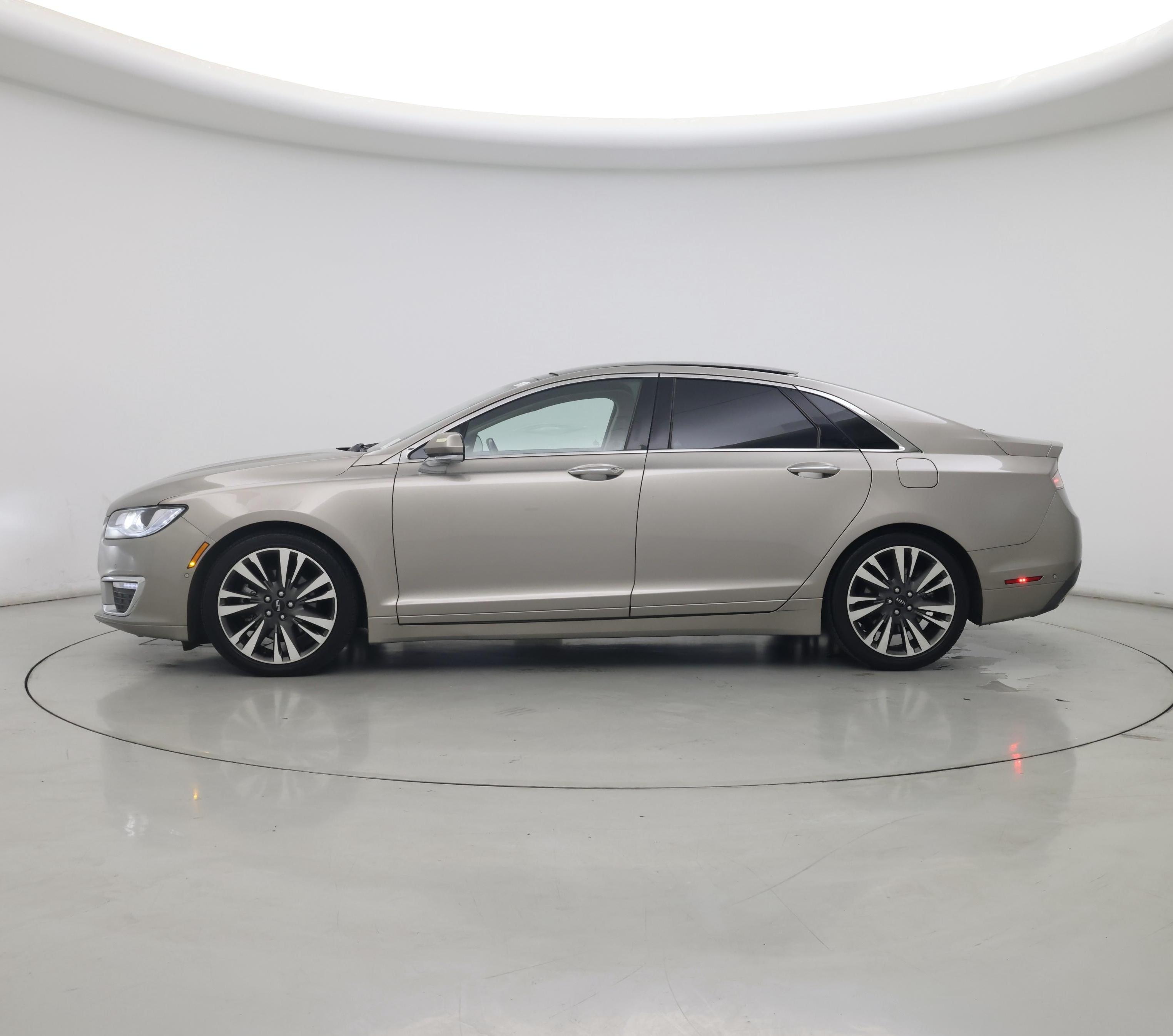 Thumbnail: 2018 Lincoln MKZ - 3