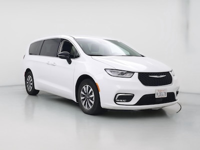White 2024 Chrysler Pacifica Hybrid Select
