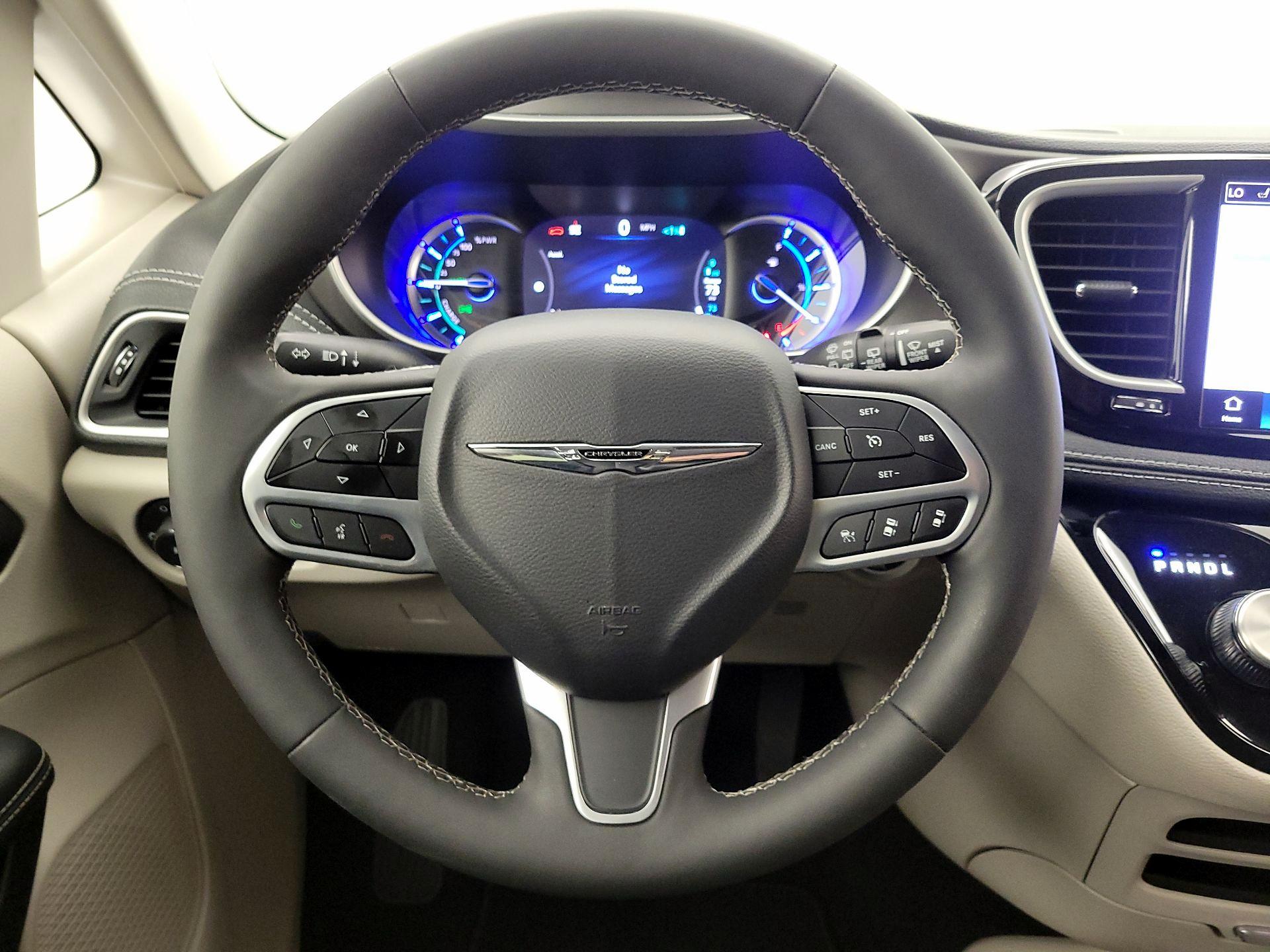 Thumbnail: 2024 Chrysler Pacifica - 10