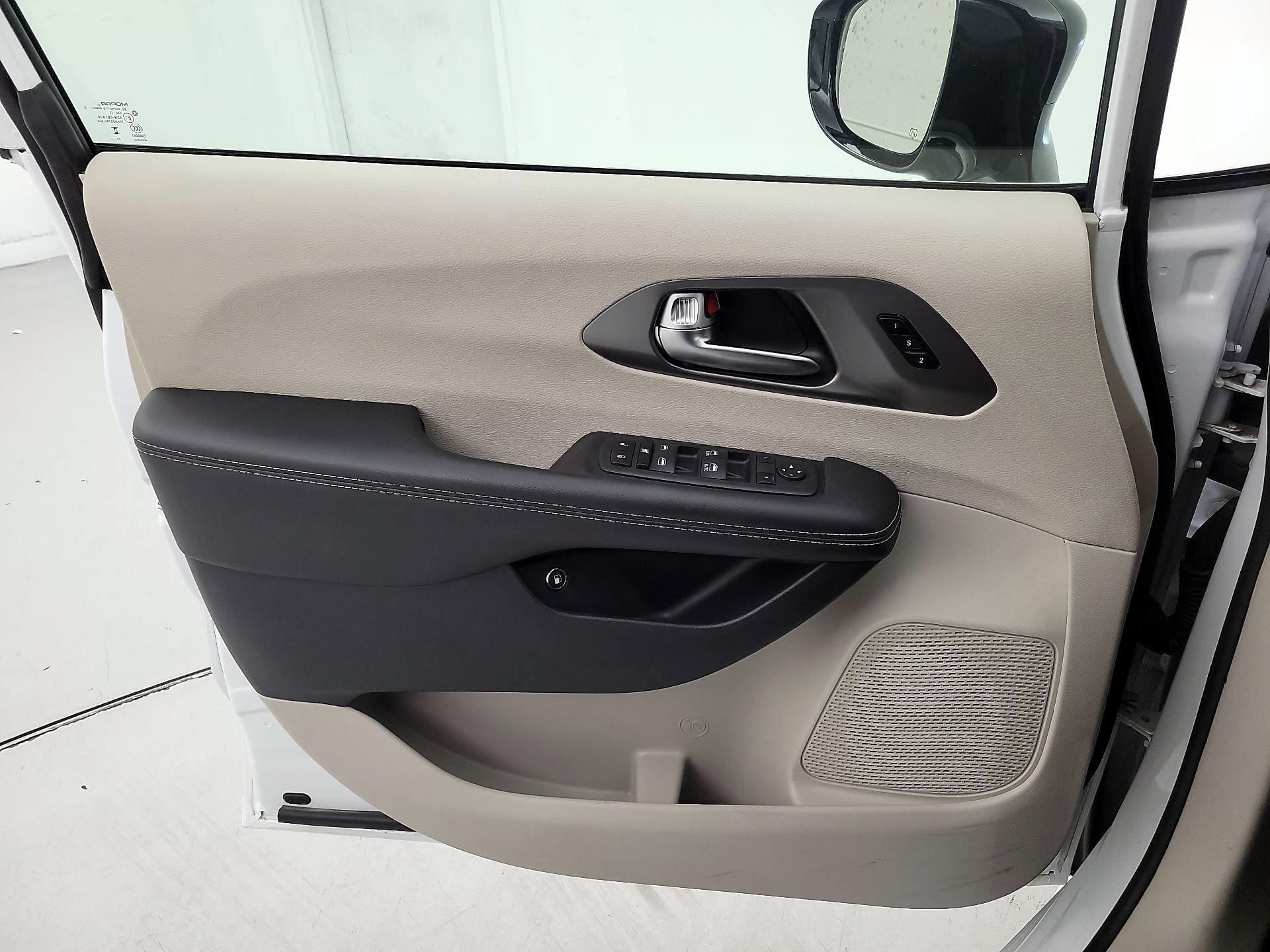 Thumbnail: 2024 Chrysler Pacifica - 12