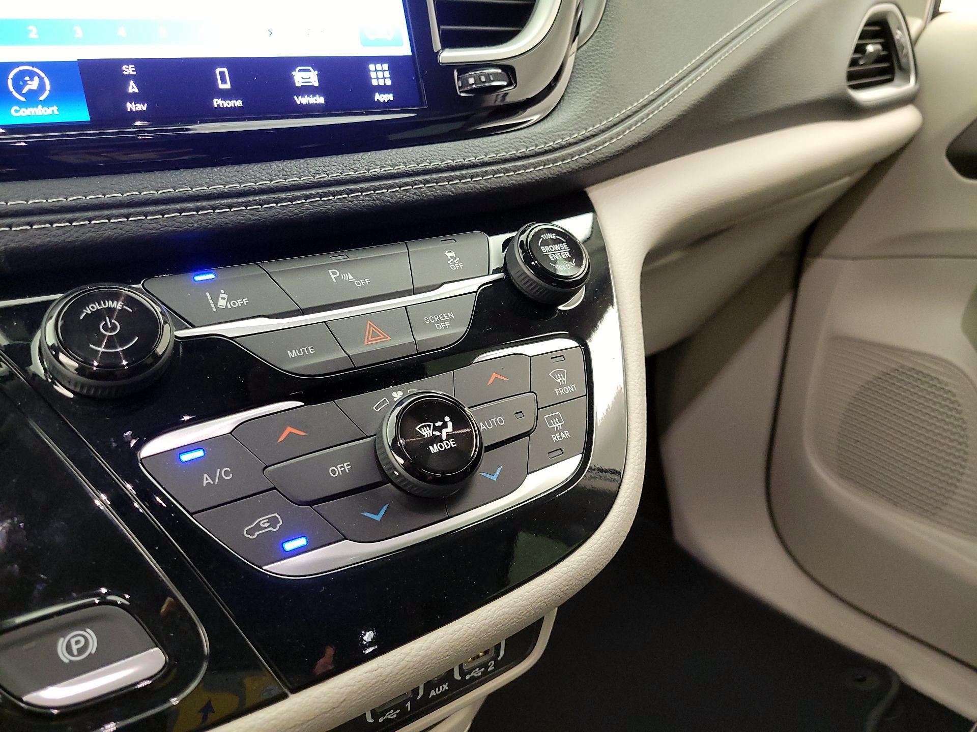 Thumbnail: 2024 Chrysler Pacifica - 15