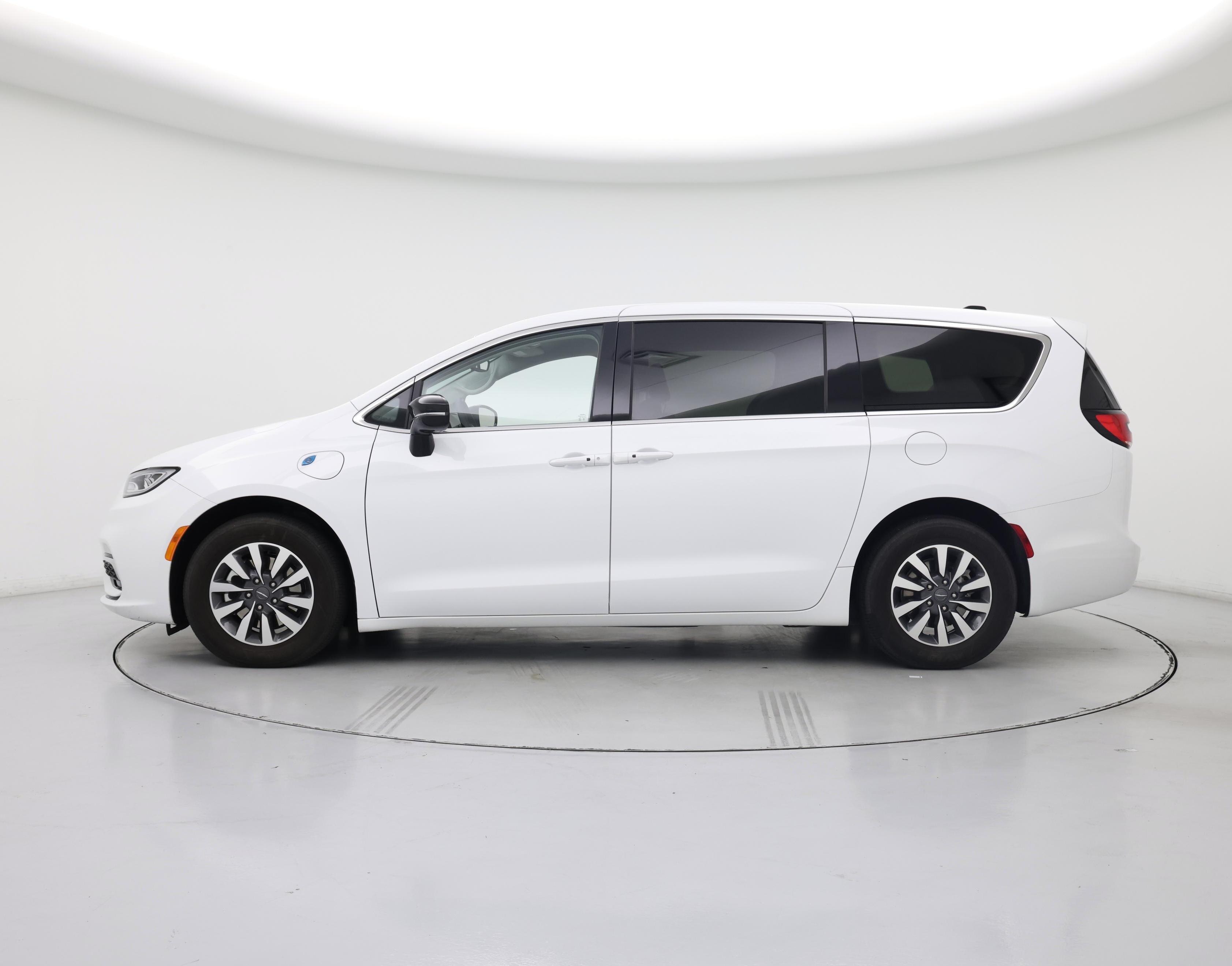 Thumbnail: 2024 Chrysler Pacifica - 3