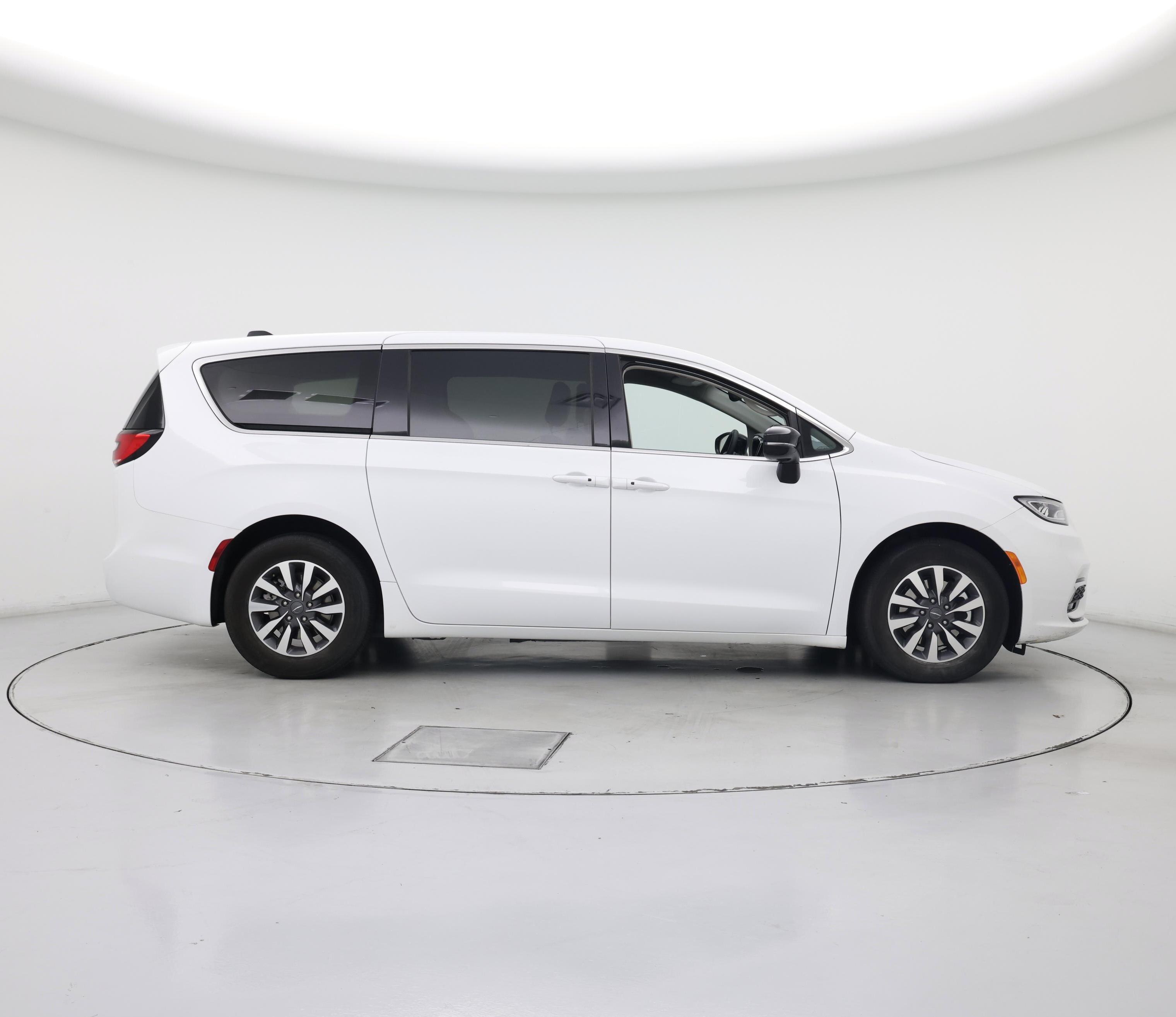 Thumbnail: 2024 Chrysler Pacifica - 7