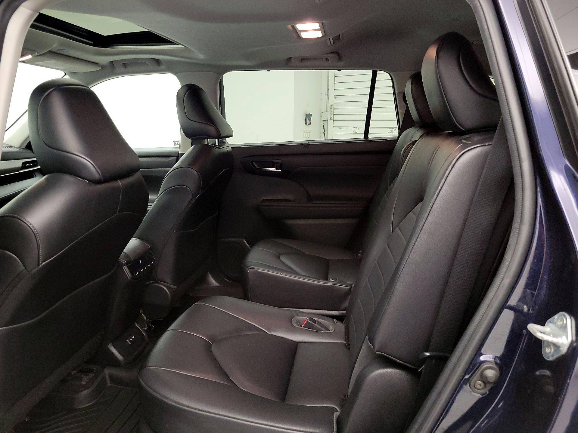 Thumbnail: 2023 Toyota Highlander - 20