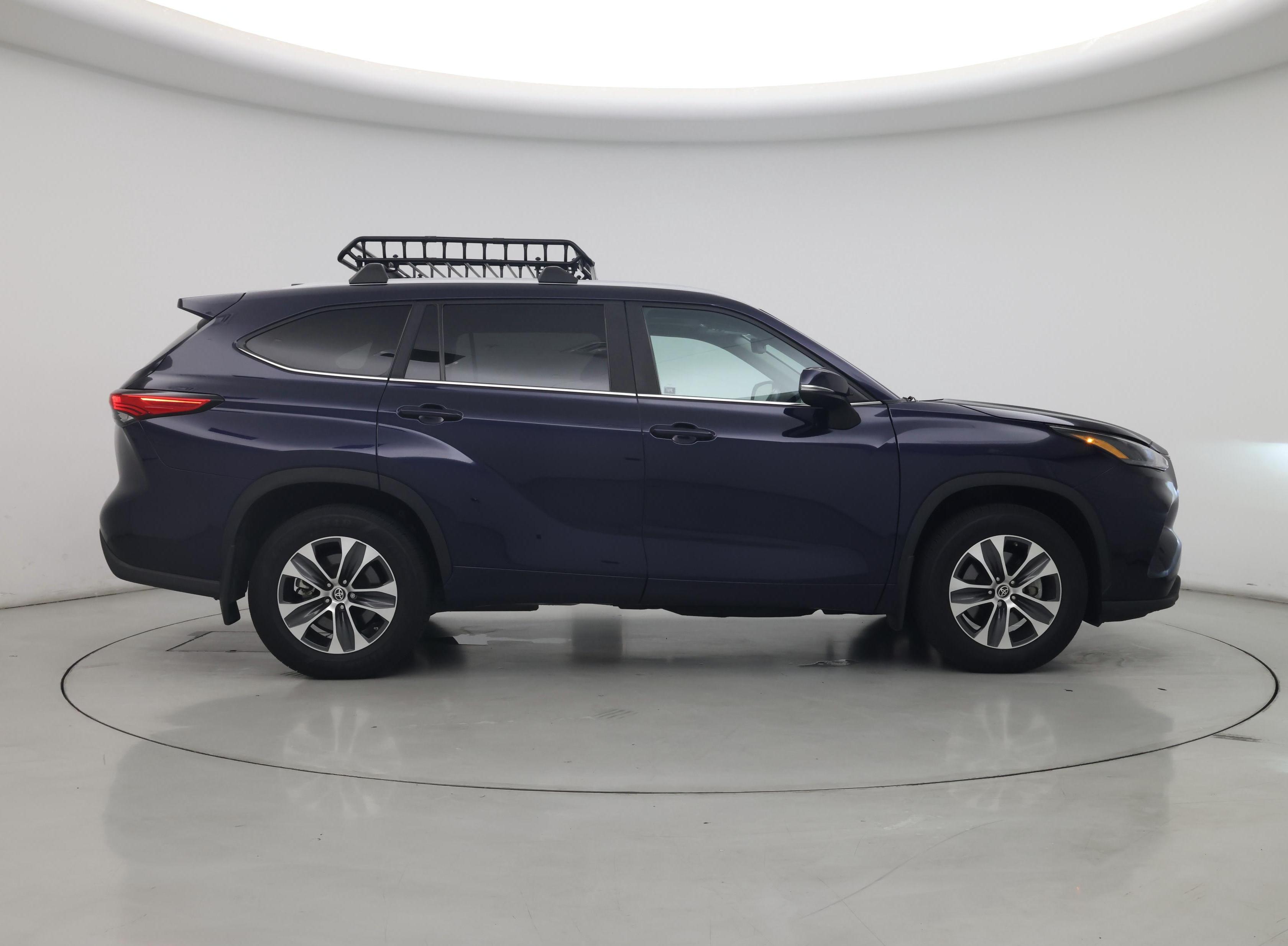 Thumbnail: 2023 Toyota Highlander - 7