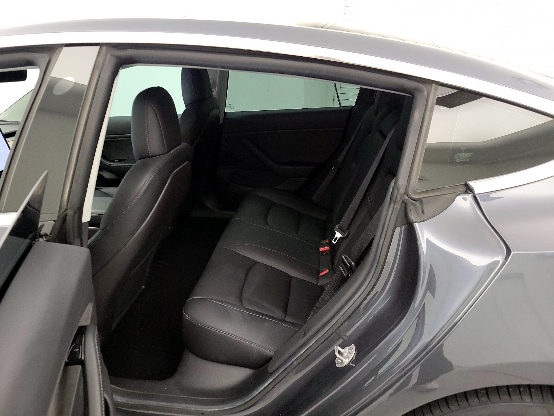 Thumbnail: 2019 Tesla Model 3 - 17