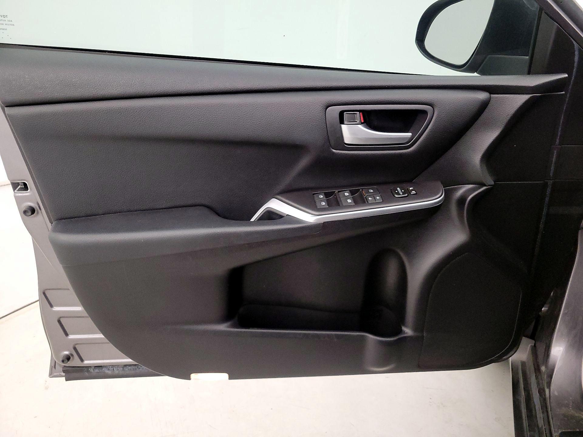 Thumbnail: 2017 Toyota Camry - 12