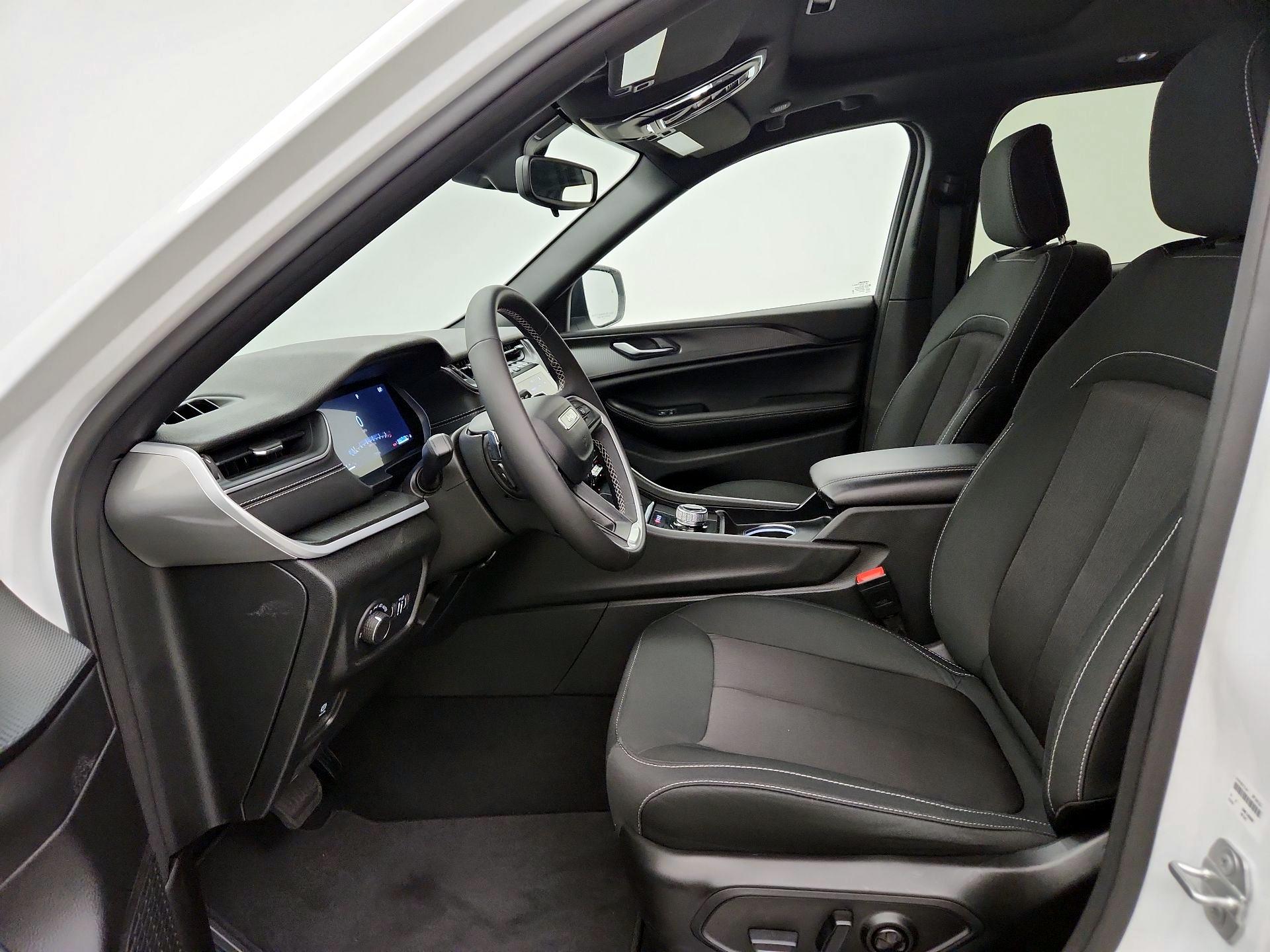 Thumbnail: 2024 Jeep Grand Cherokee - 11