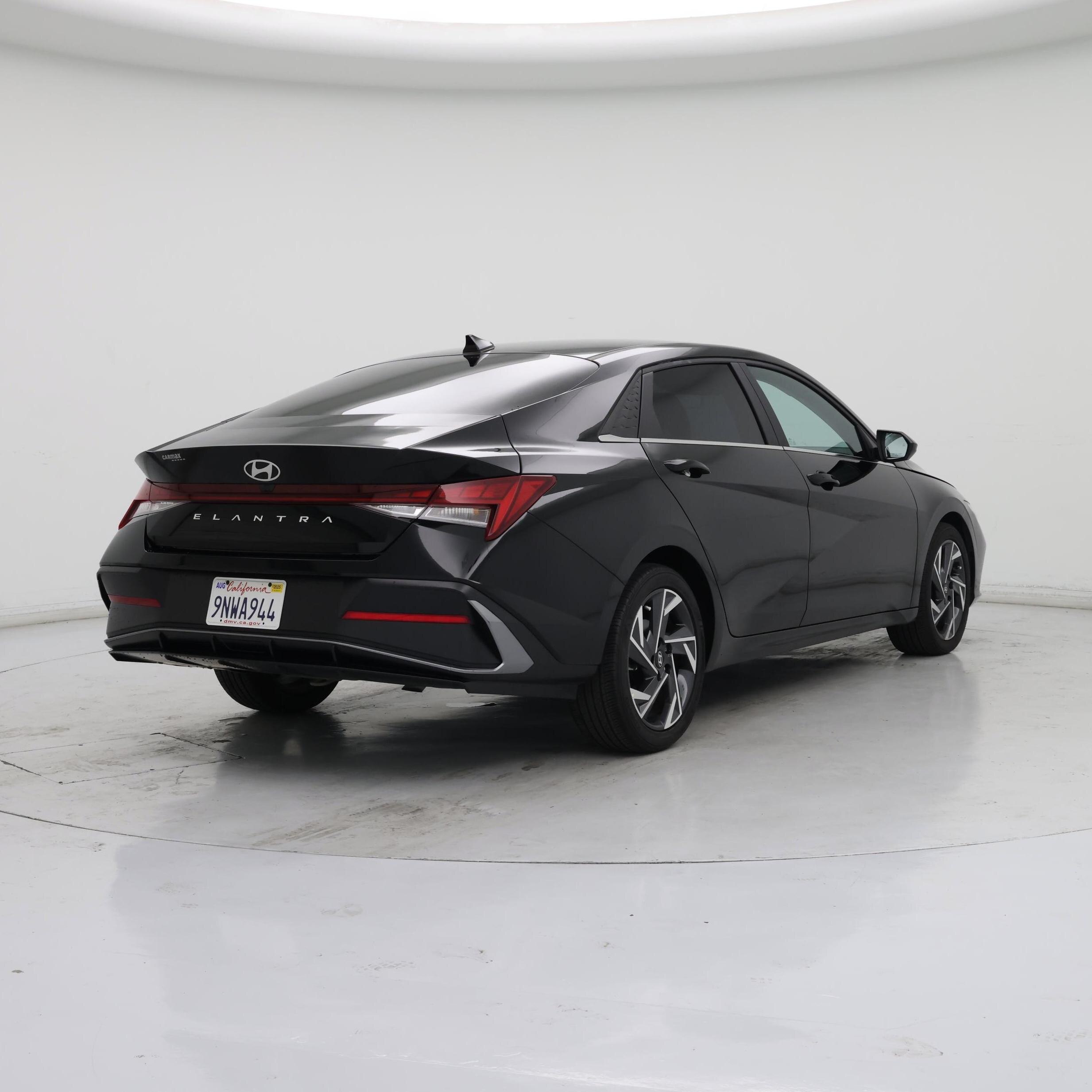 Thumbnail: 2024 Hyundai Elantra - 8