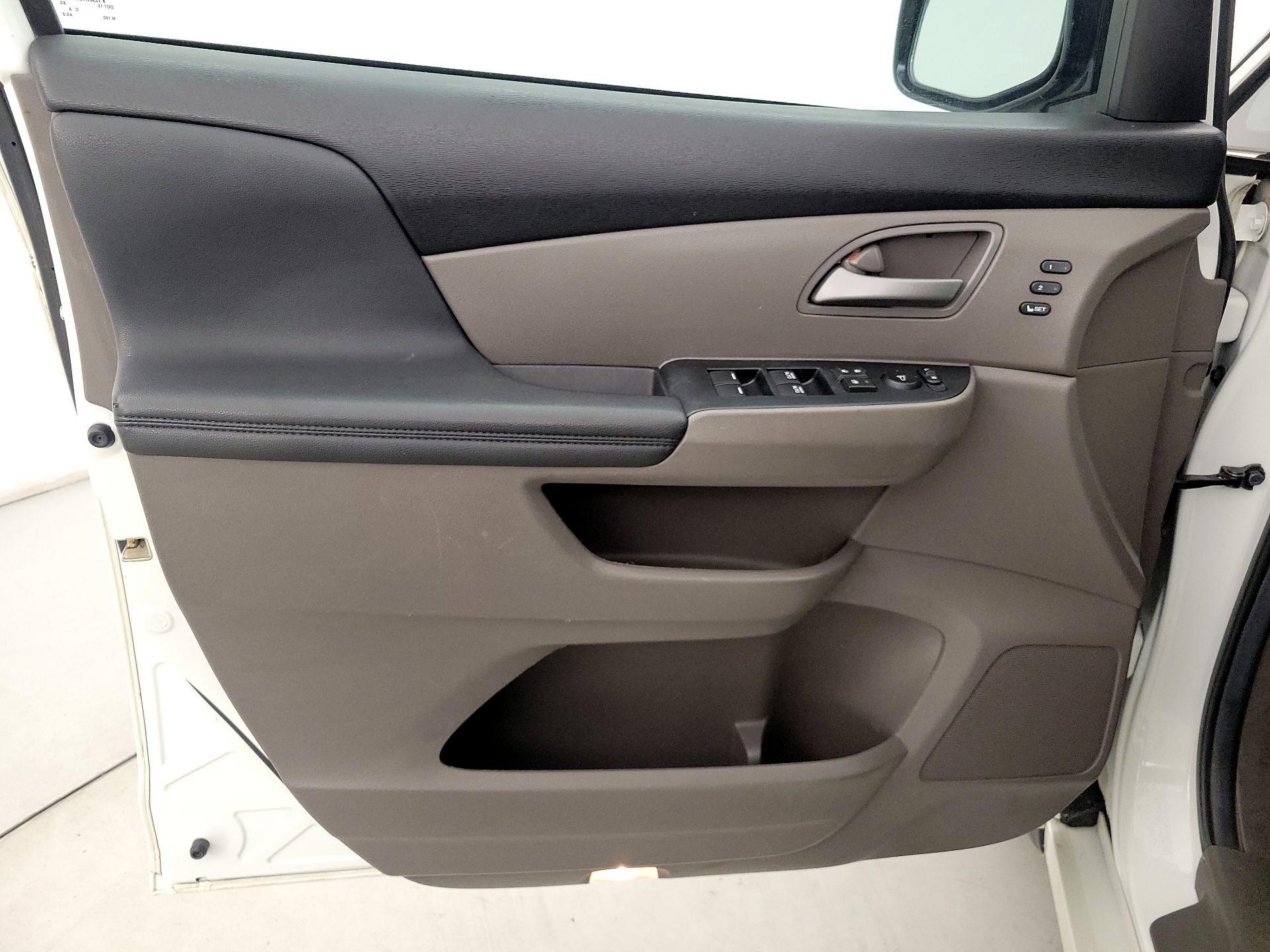 Thumbnail: 2013 Honda Odyssey - 12