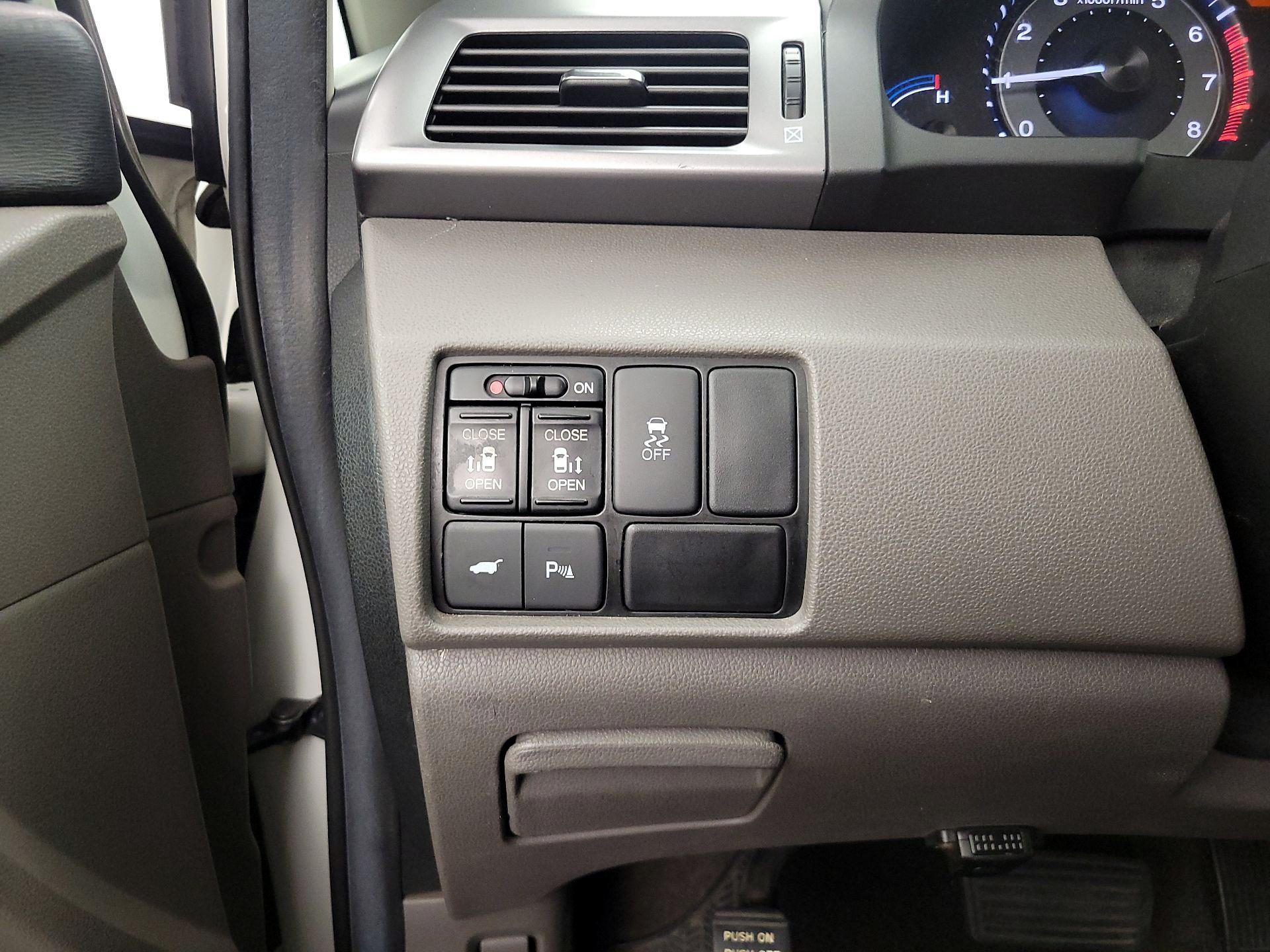 Thumbnail: 2013 Honda Odyssey - 13
