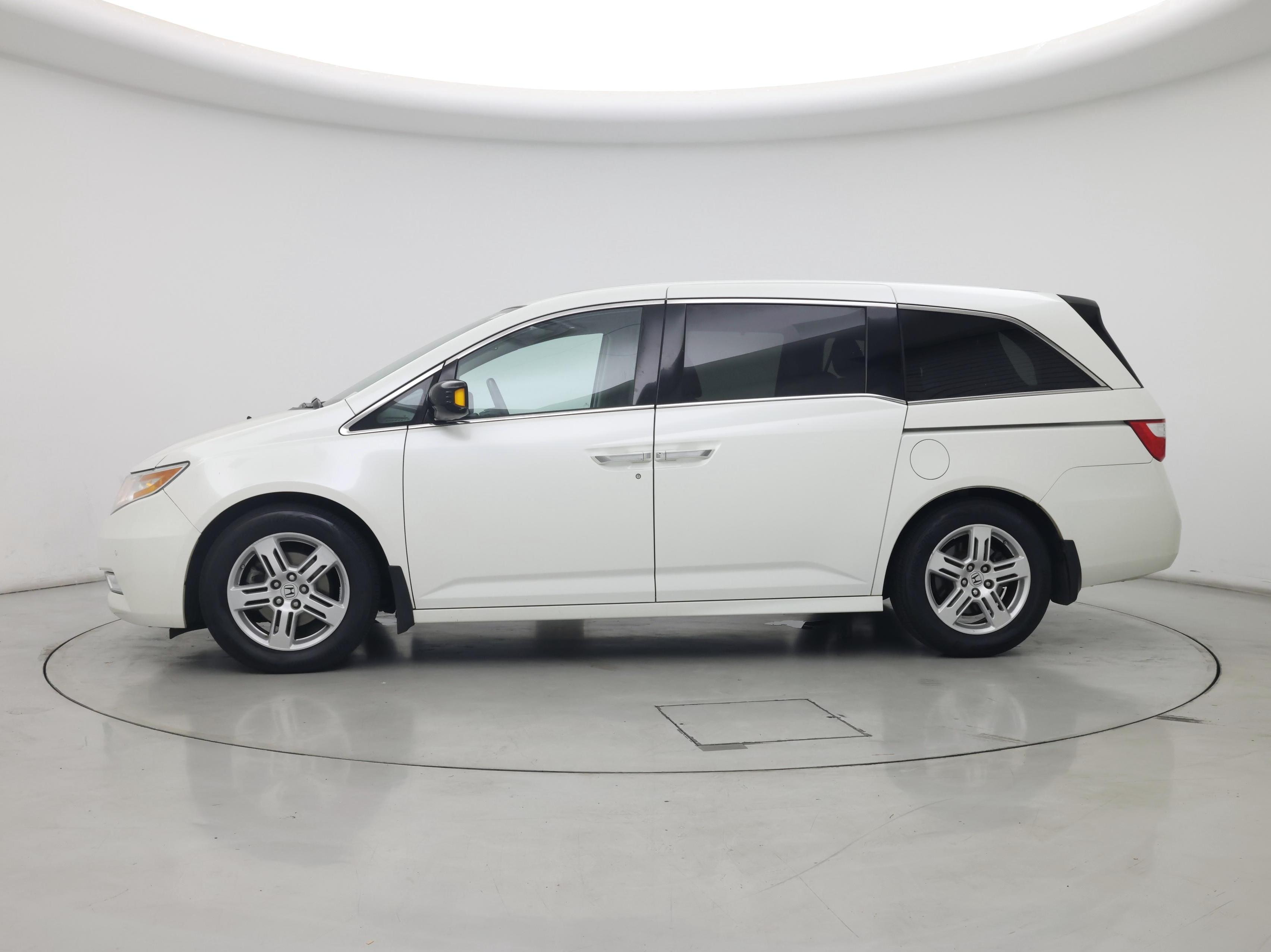 Thumbnail: 2013 Honda Odyssey - 3
