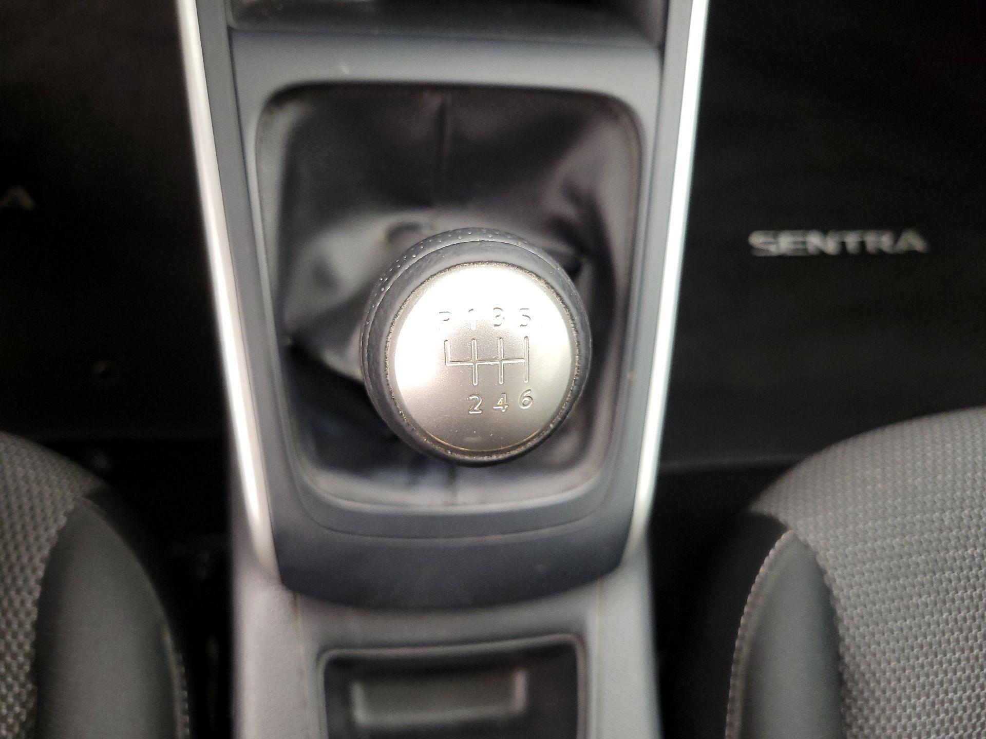 Thumbnail: 2019 Nissan Sentra - 17