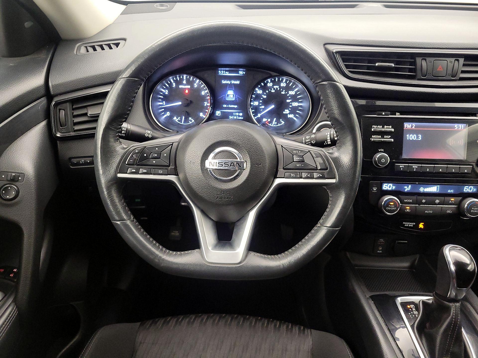 Thumbnail: 2017 Nissan Rogue - 10