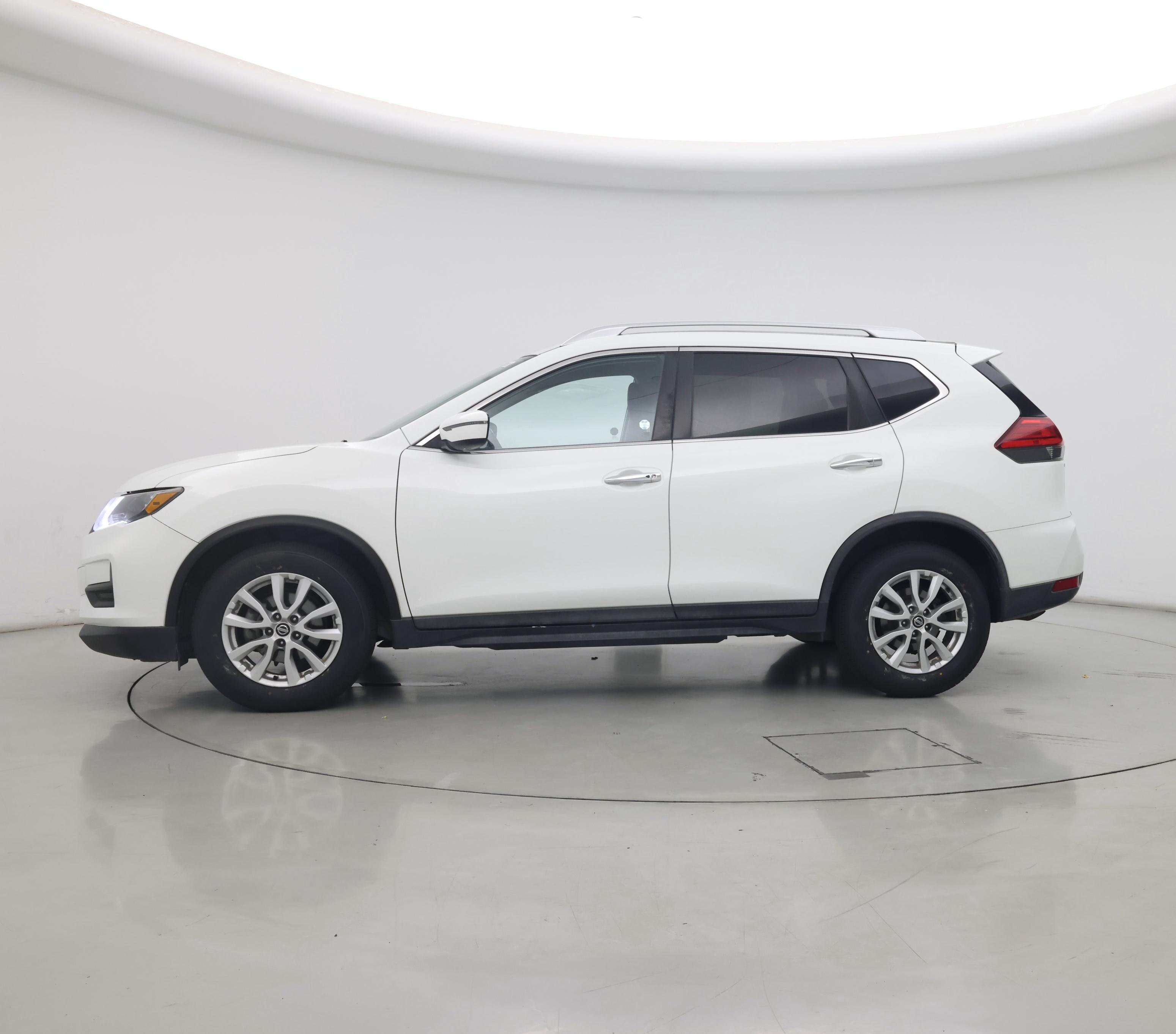 Thumbnail: 2017 Nissan Rogue - 3