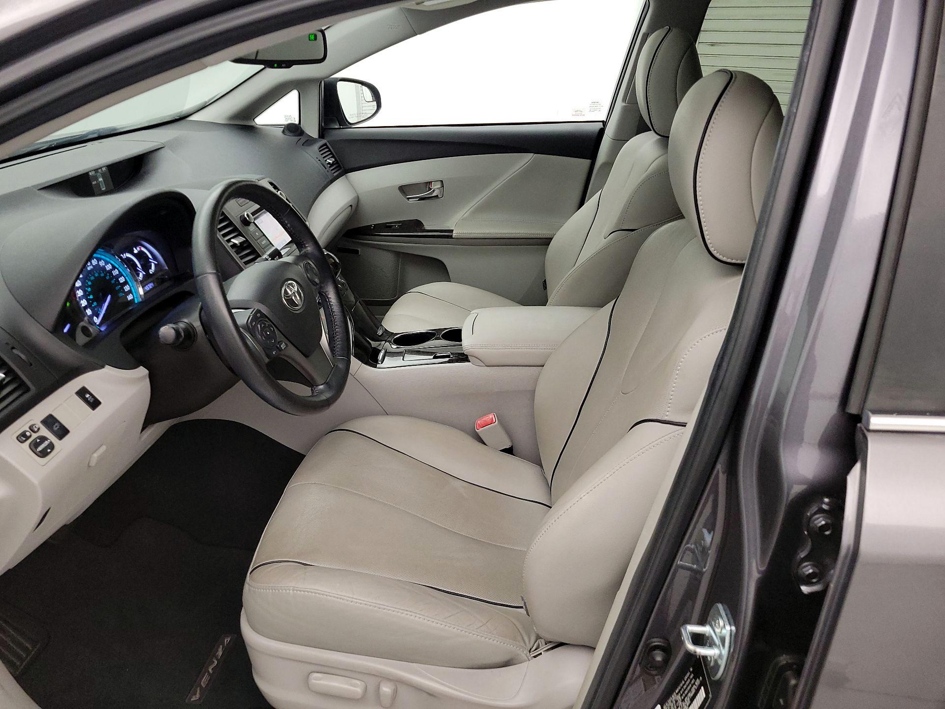 Thumbnail: 2015 Toyota Venza - 11