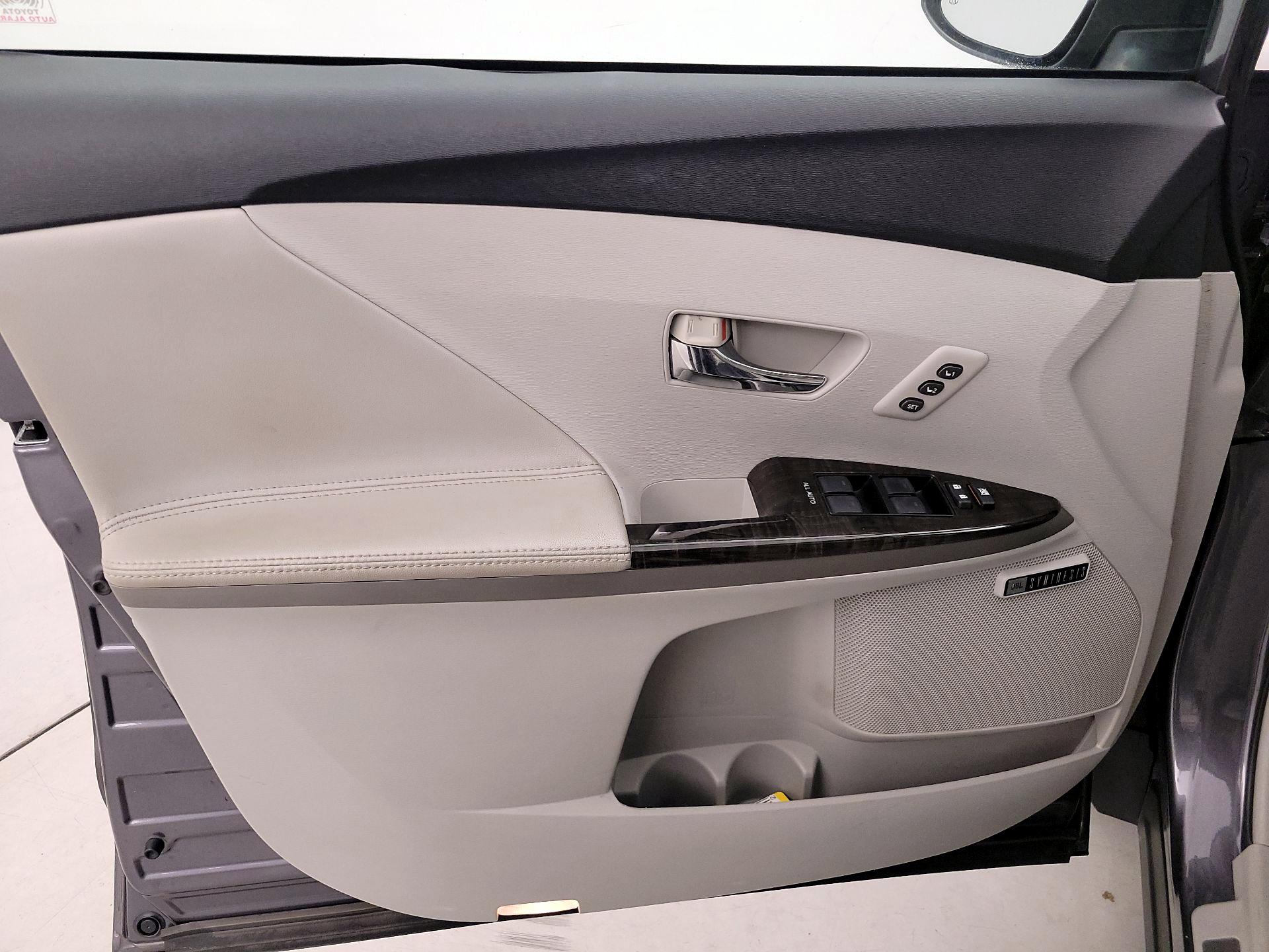 Thumbnail: 2015 Toyota Venza - 12