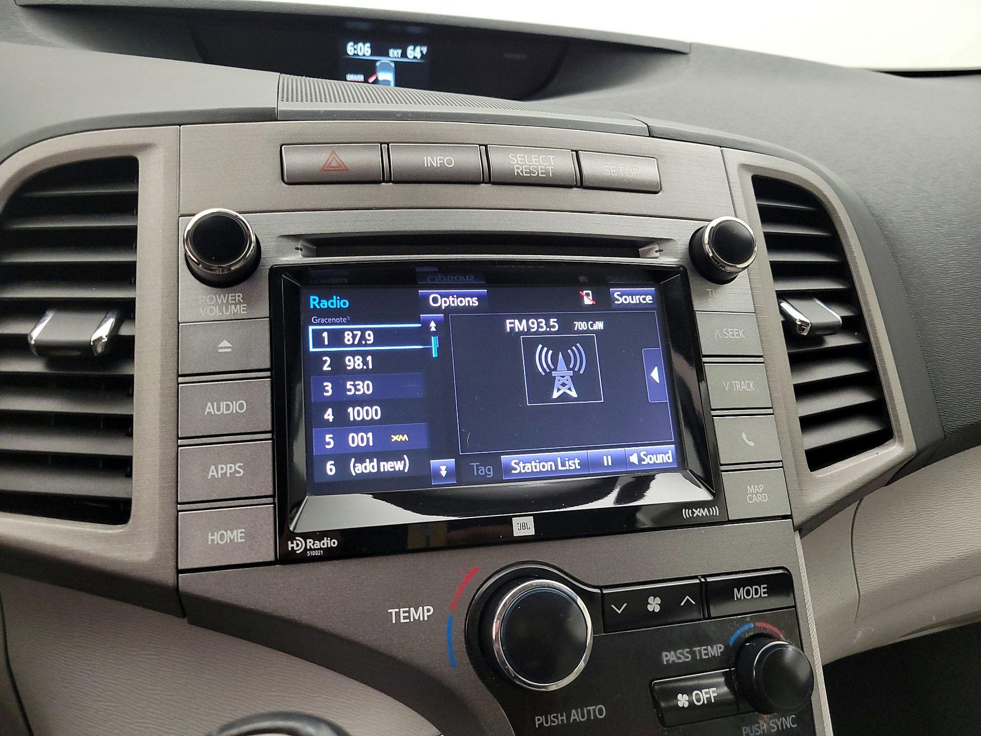 Thumbnail: 2015 Toyota Venza - 16