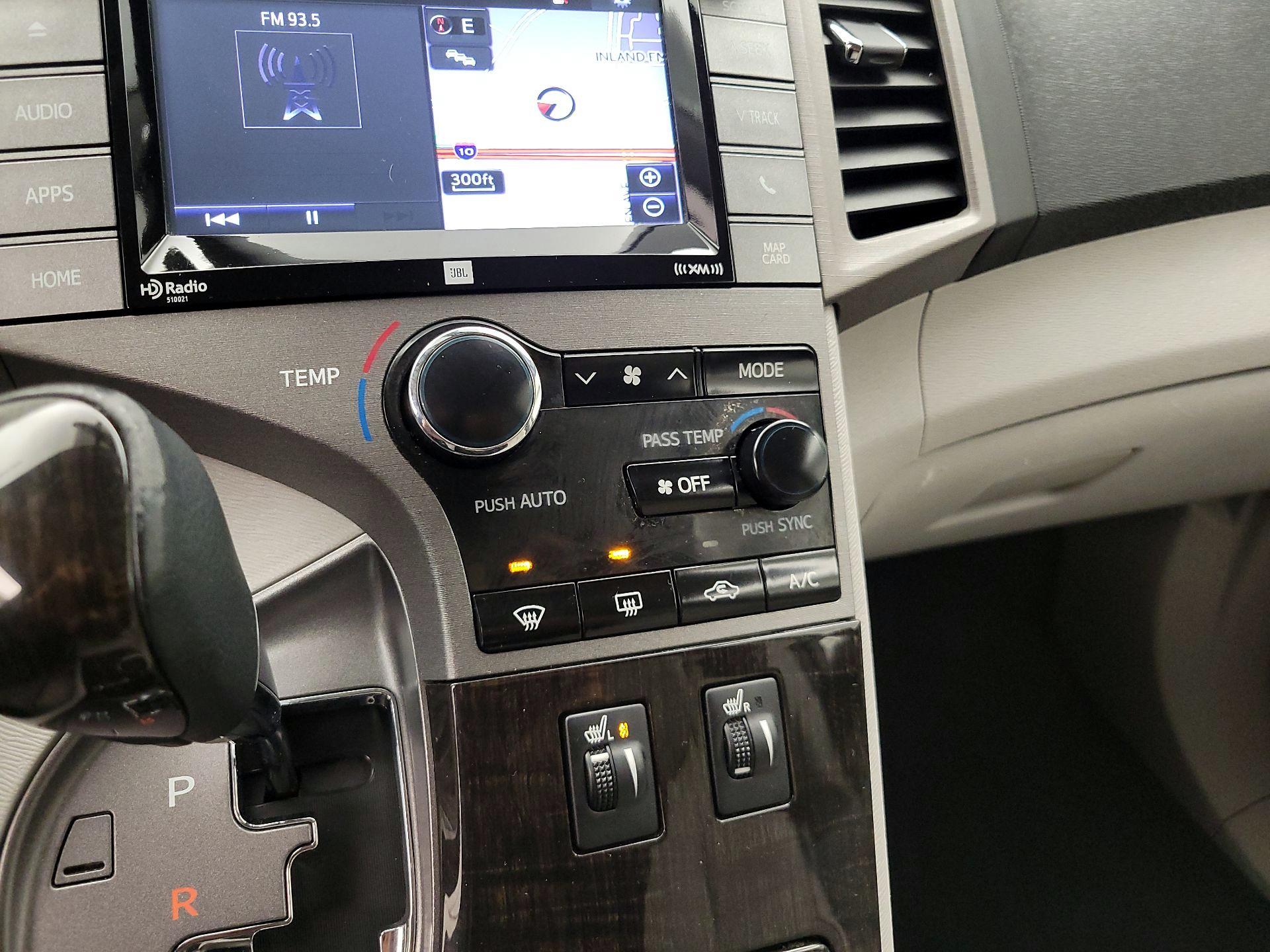 Thumbnail: 2015 Toyota Venza - 17
