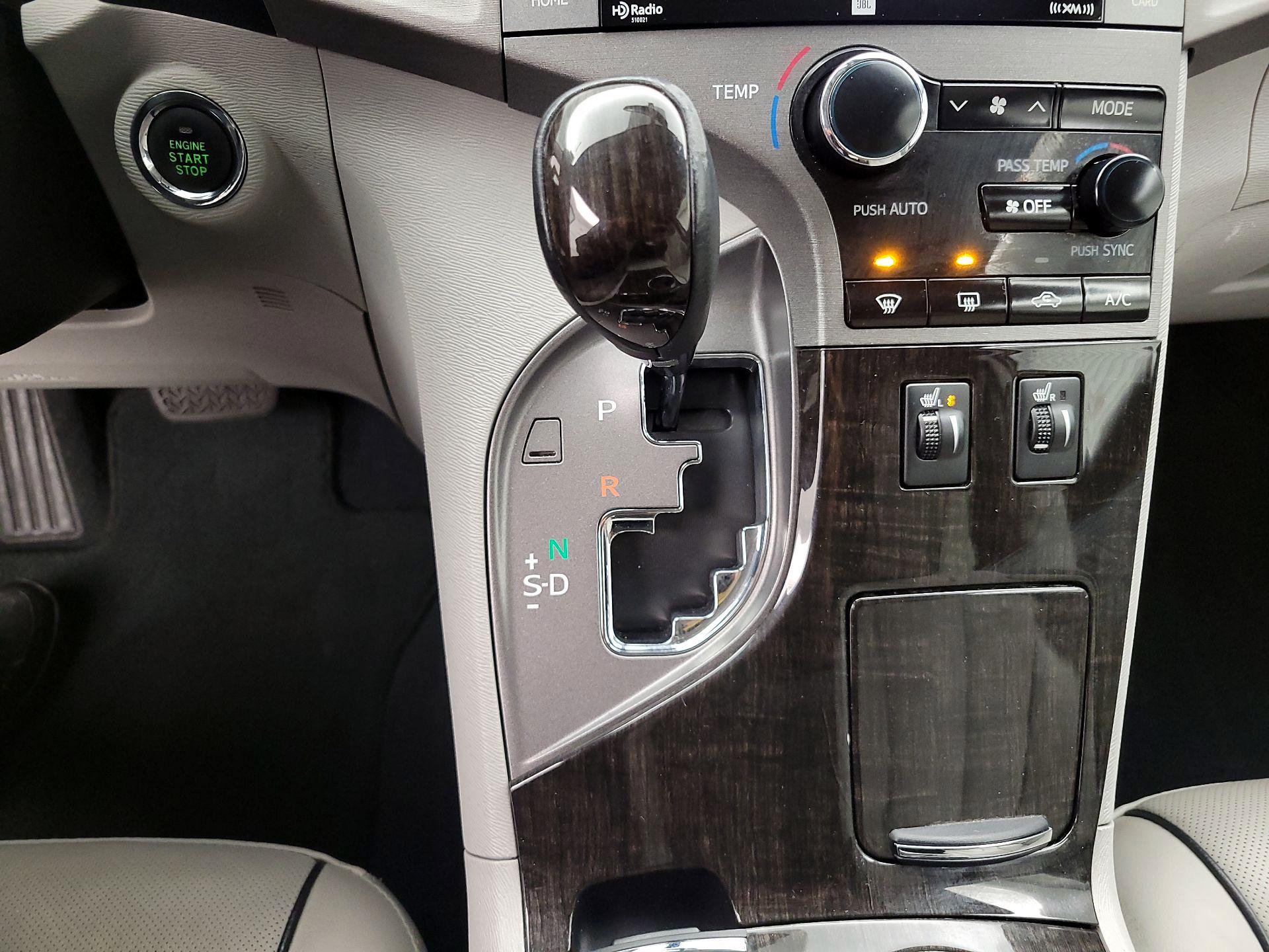 Thumbnail: 2015 Toyota Venza - 18