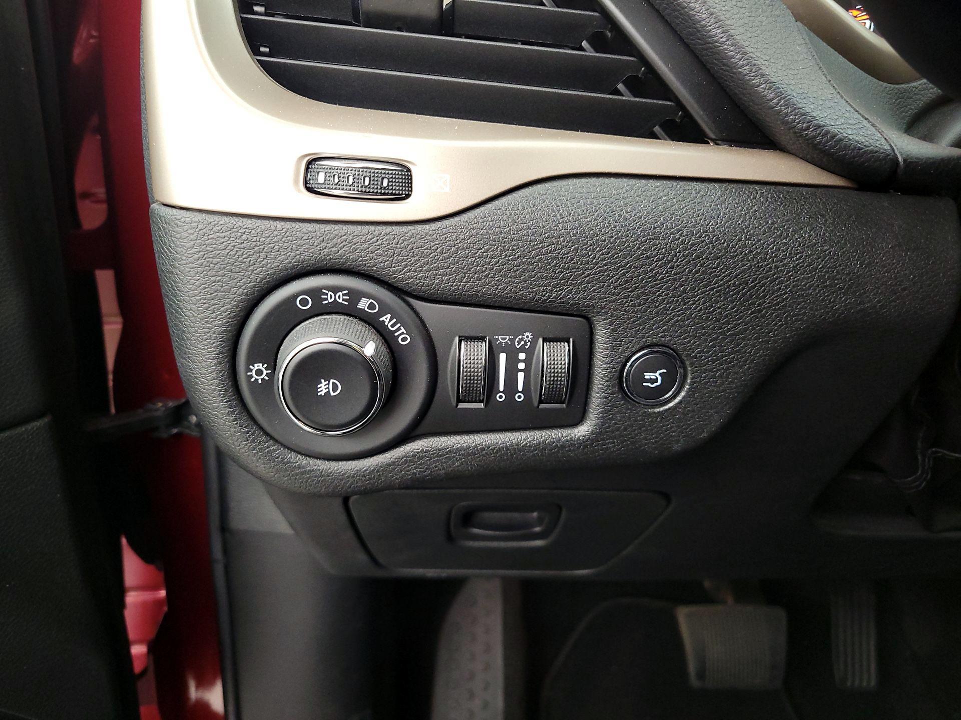 Thumbnail: 2014 Jeep Cherokee - 13