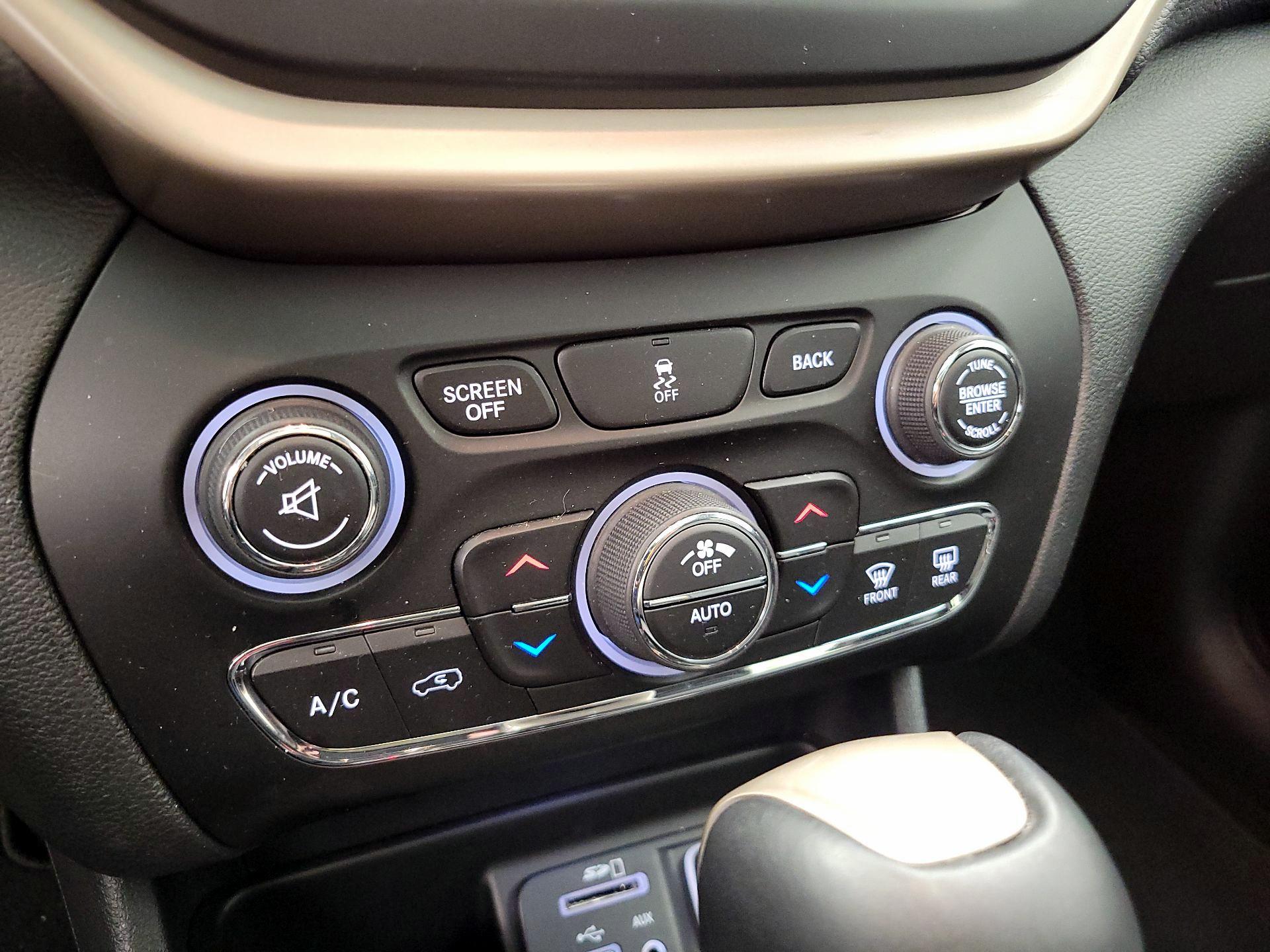 Thumbnail: 2014 Jeep Cherokee - 17